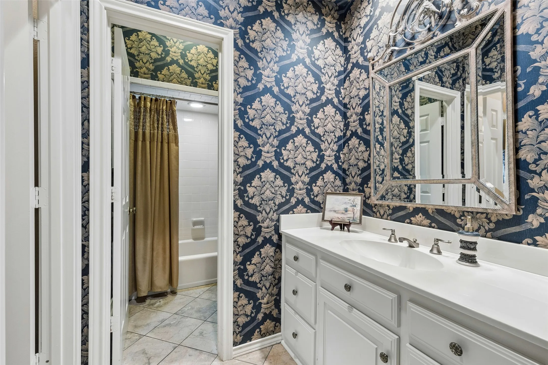 Guest Suite Bath