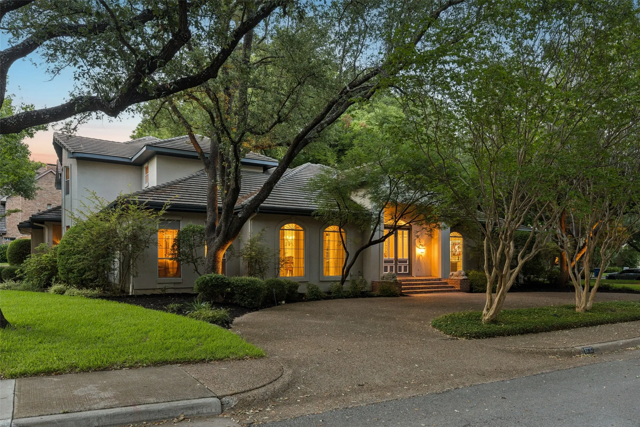Cul-de-Sac Corner lot location sets the stage for this hidden gem!