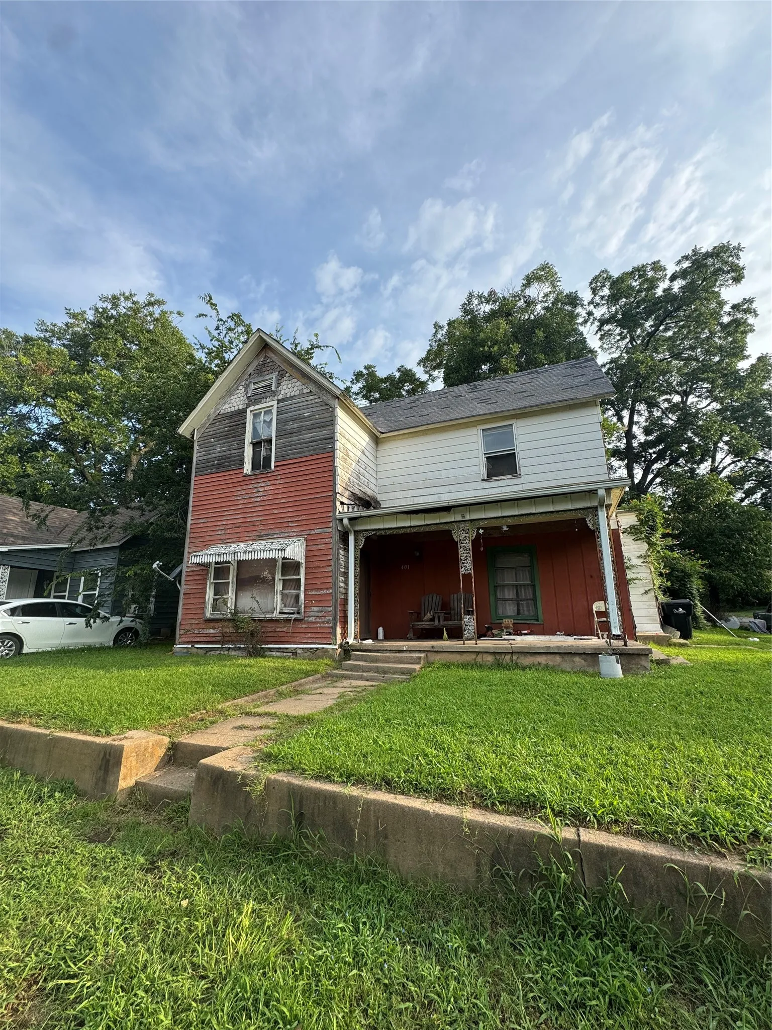 Single Family Residence For Sale in Grayson County , 401 W Texas Street, Denison, Texas 75020, 4 Bedroom, 2 Bathroom, Garage spaces, 2,474 Sqft, built in 1920, mls#21325874, Real Estate Agent in Denison, Homes For Sale in Grayson county, Homes For Sale in Denison, Realtor in Denison Texas, Real Estate Brokerage Independent Realty Texas, Luminita Cordes Realtor
