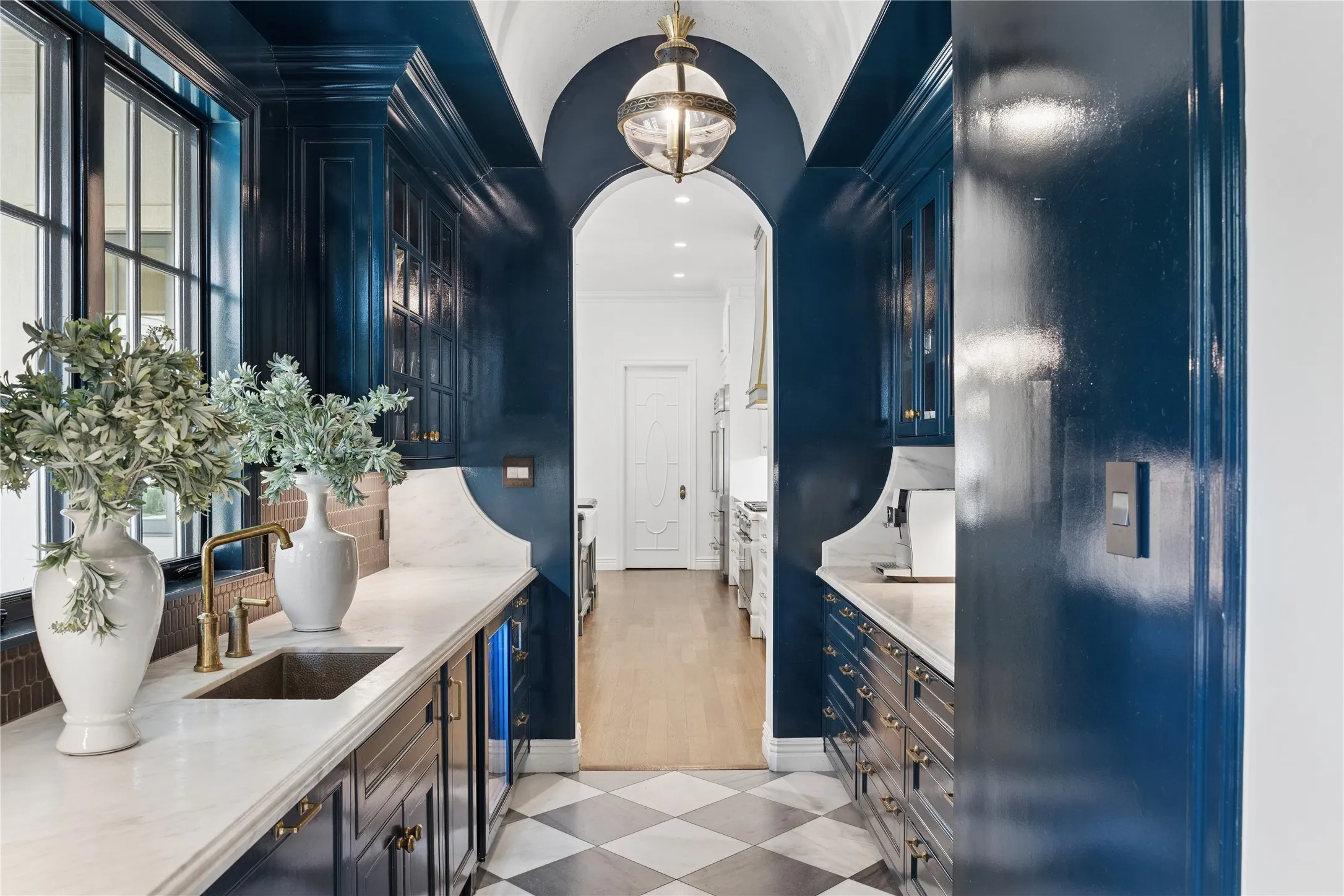 Single Family Residence For Sale in Tarrant County , 2021 Granada Trail, Westlake, Texas 76262, 4 Bedroom, 7 Bathroom, 4 Garage spaces, 7,101 Sqft, built in 2016, mls#21312000, Real Estate Agent in Westlake, Homes For Sale in Tarrant county, Homes For Sale in Westlake, Realtor in Westlake Texas, Real Estate Brokerage Independent Realty Texas, Luminita Cordes Realtor