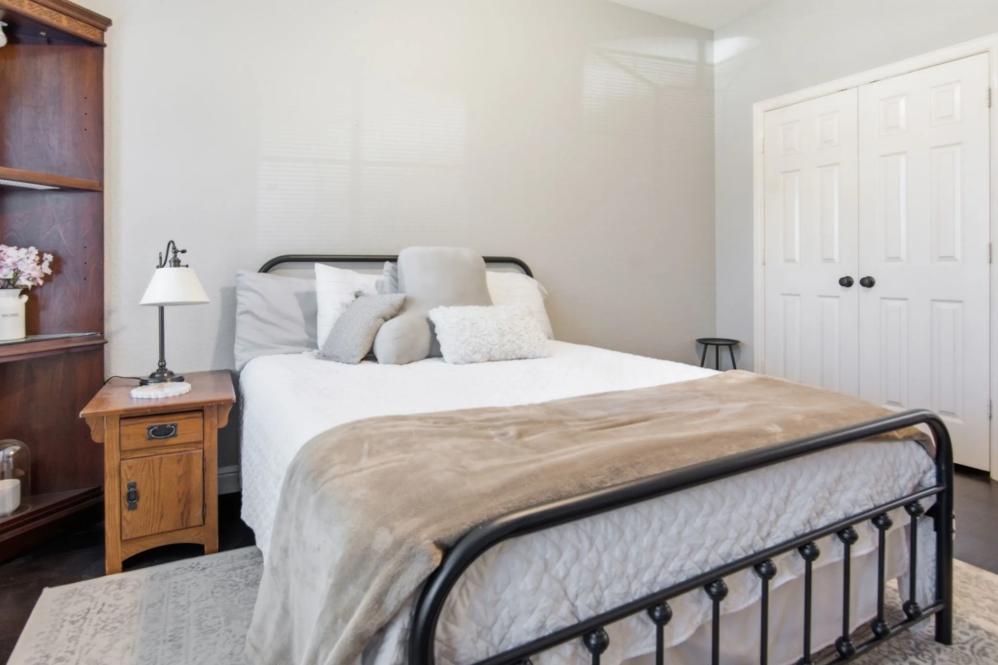 Downstairs bedroom.