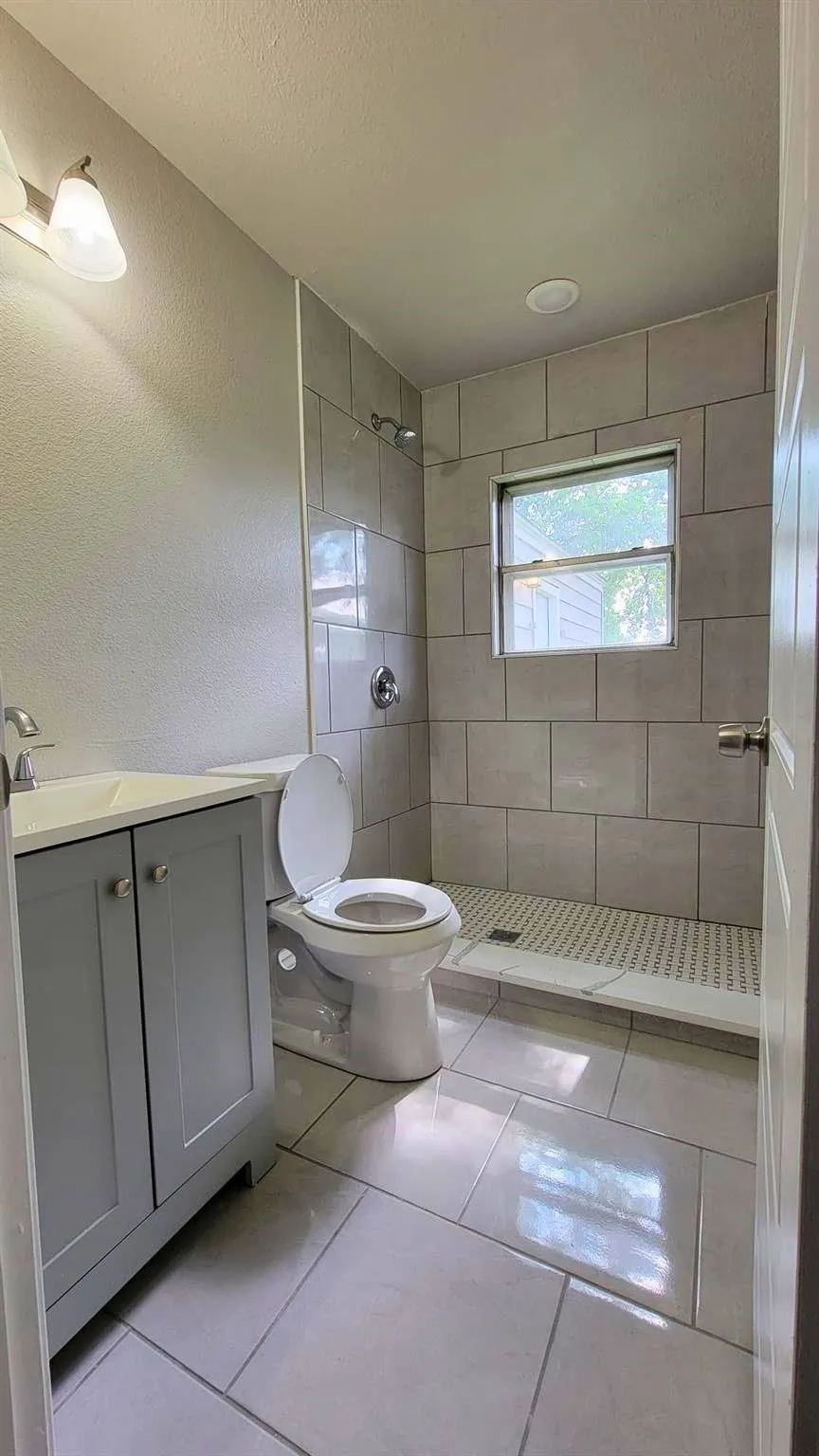 Single Family Residence For Rent in Tarrant County , 4205 5th Avenue, Fort Worth, Texas 76115, 3 Bedroom, 2 Bathroom, Garage spaces, 1,372 Sqft, built in 1950, mls#21295278, Real Estate Agent in Fort Worth, Homes For Rent in Tarrant county, Homes For Rent in Fort Worth, Realtor in Fort Worth Texas, Real Estate Brokerage Independent Realty Texas, Luminita Cordes Realtor