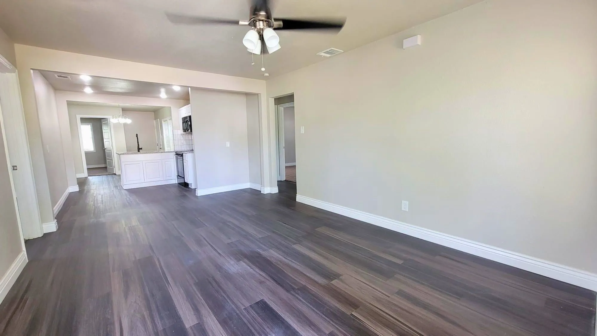 Single Family Residence For Rent in Tarrant County , 4205 5th Avenue, Fort Worth, Texas 76115, 3 Bedroom, 2 Bathroom, Garage spaces, 1,372 Sqft, built in 1950, mls#21295278, Real Estate Agent in Fort Worth, Homes For Rent in Tarrant county, Homes For Rent in Fort Worth, Realtor in Fort Worth Texas, Real Estate Brokerage Independent Realty Texas, Luminita Cordes Realtor