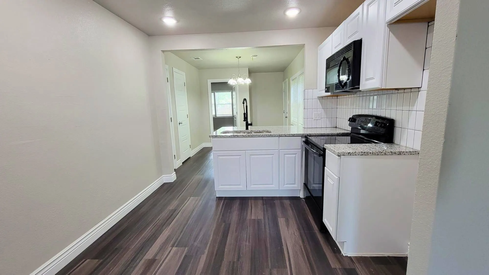 Single Family Residence For Rent in Tarrant County , 4205 5th Avenue, Fort Worth, Texas 76115, 3 Bedroom, 2 Bathroom, Garage spaces, 1,372 Sqft, built in 1950, mls#21295278, Real Estate Agent in Fort Worth, Homes For Rent in Tarrant county, Homes For Rent in Fort Worth, Realtor in Fort Worth Texas, Real Estate Brokerage Independent Realty Texas, Luminita Cordes Realtor