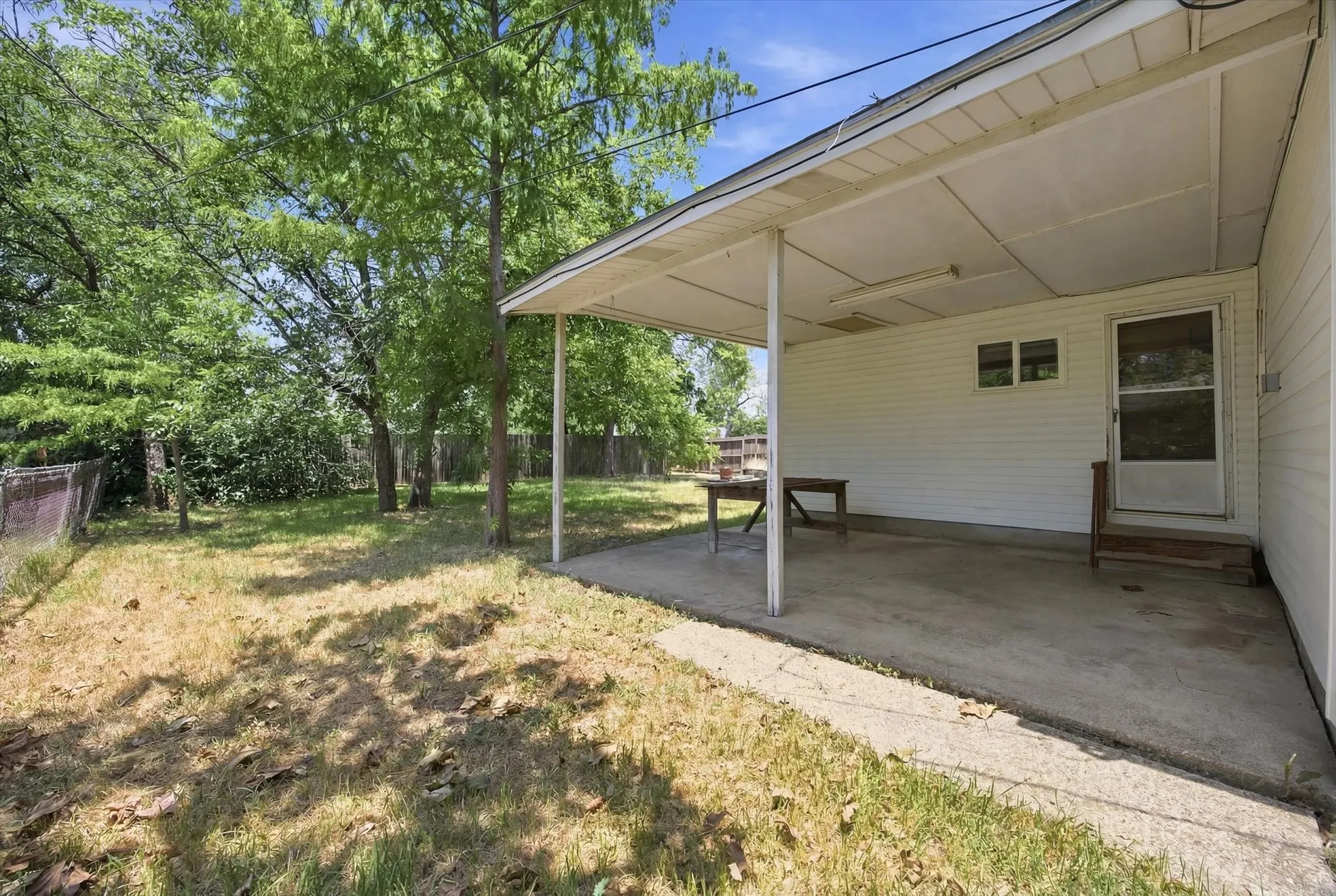 Single Family Residence For Sale in Dallas County , 1662 Birch Street, Grand Prairie, Texas 75050, 3 Bedroom, 2 Bathroom, Garage spaces, 1,469 Sqft, built in 1942, mls#21325581, Real Estate Agent in Grand Prairie, Homes For Sale in Dallas county, Homes For Sale in Grand Prairie, Realtor in Grand Prairie Texas, Real Estate Brokerage Independent Realty Texas, Luminita Cordes Realtor
