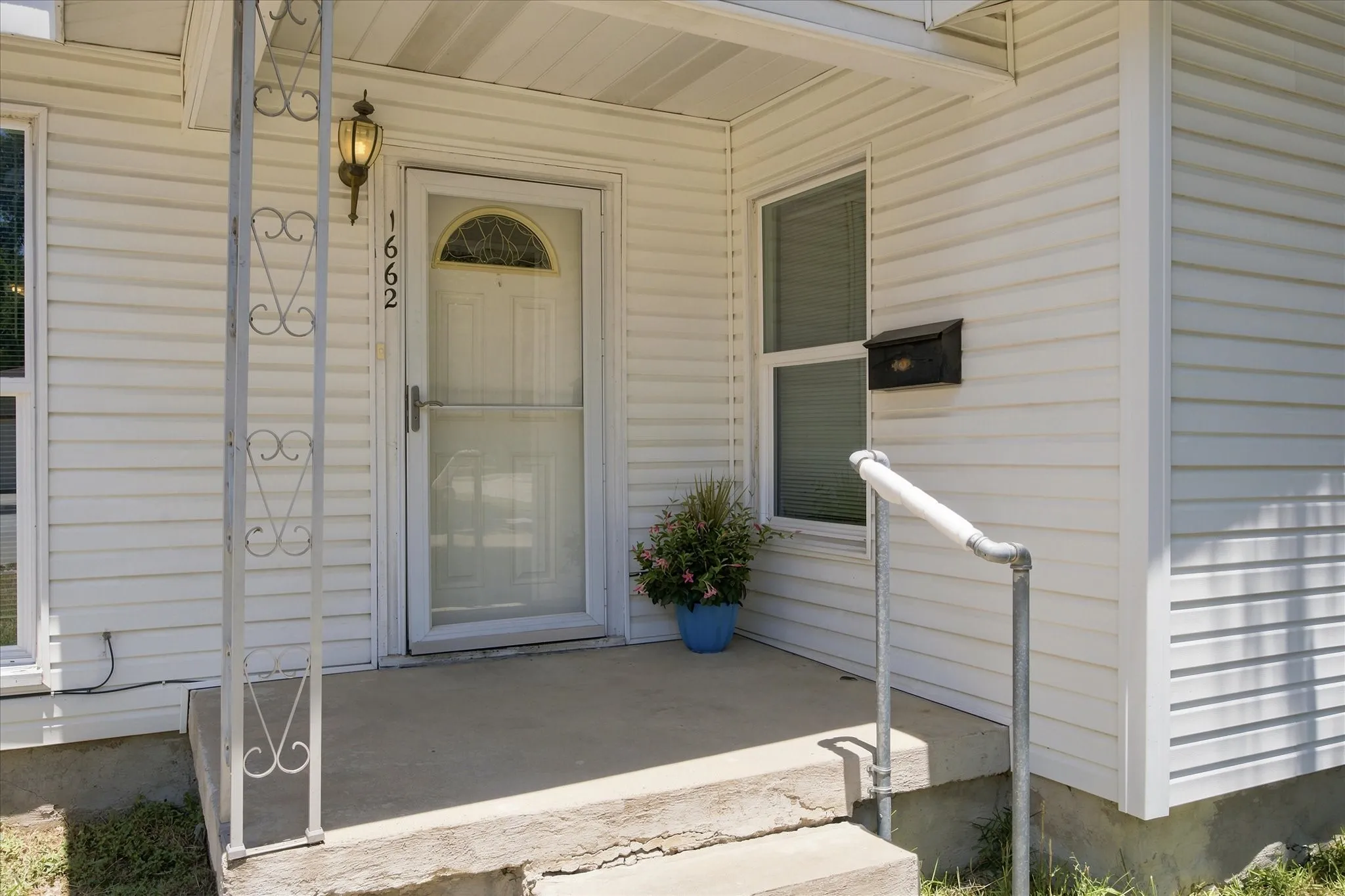 Single Family Residence For Sale in Dallas County , 1662 Birch Street, Grand Prairie, Texas 75050, 3 Bedroom, 2 Bathroom, Garage spaces, 1,469 Sqft, built in 1942, mls#21325581, Real Estate Agent in Grand Prairie, Homes For Sale in Dallas county, Homes For Sale in Grand Prairie, Realtor in Grand Prairie Texas, Real Estate Brokerage Independent Realty Texas, Luminita Cordes Realtor