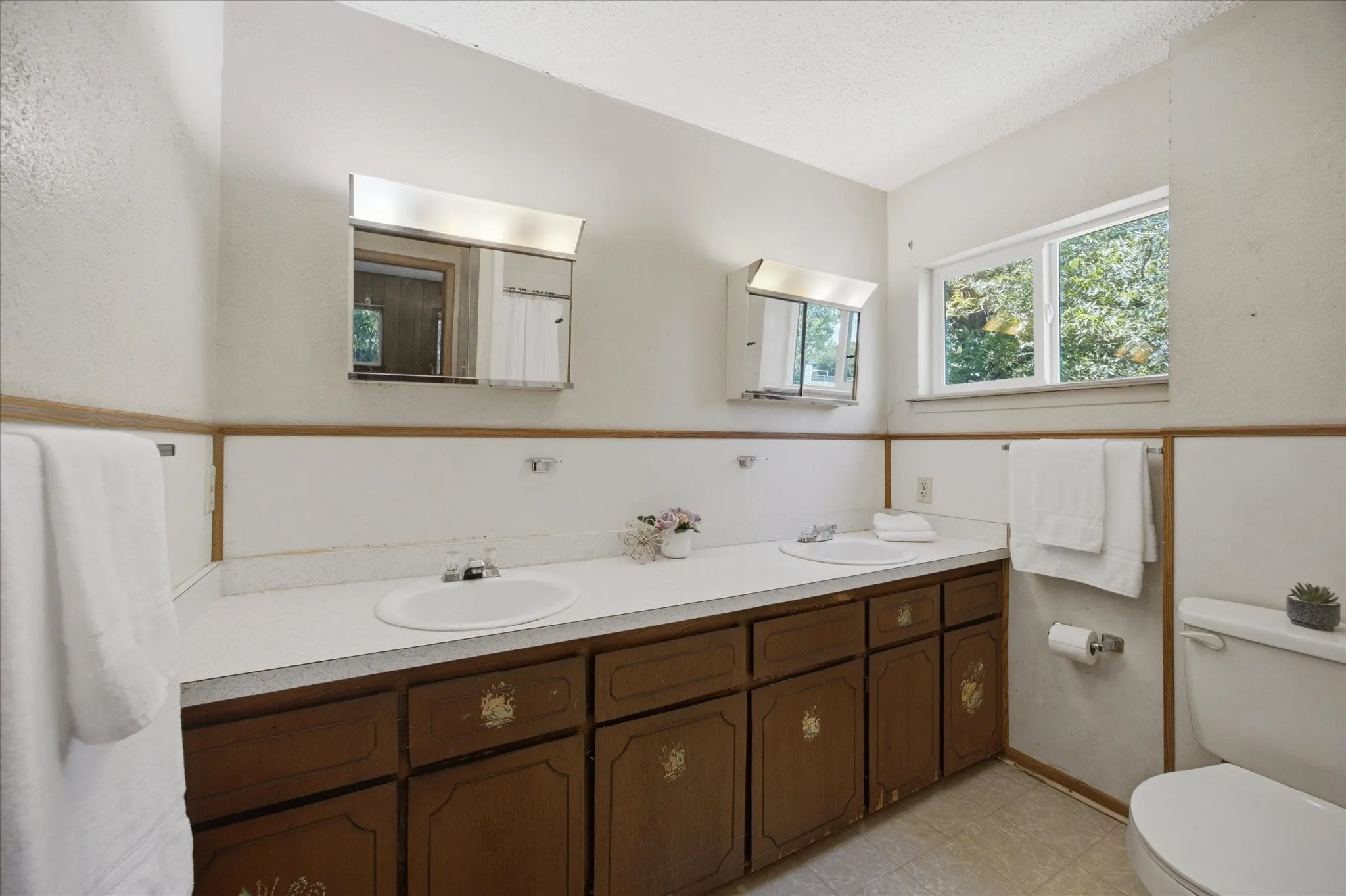 Single Family Residence For Sale in Dallas County , 1662 Birch Street, Grand Prairie, Texas 75050, 3 Bedroom, 2 Bathroom, Garage spaces, 1,469 Sqft, built in 1942, mls#21325581, Real Estate Agent in Grand Prairie, Homes For Sale in Dallas county, Homes For Sale in Grand Prairie, Realtor in Grand Prairie Texas, Real Estate Brokerage Independent Realty Texas, Luminita Cordes Realtor