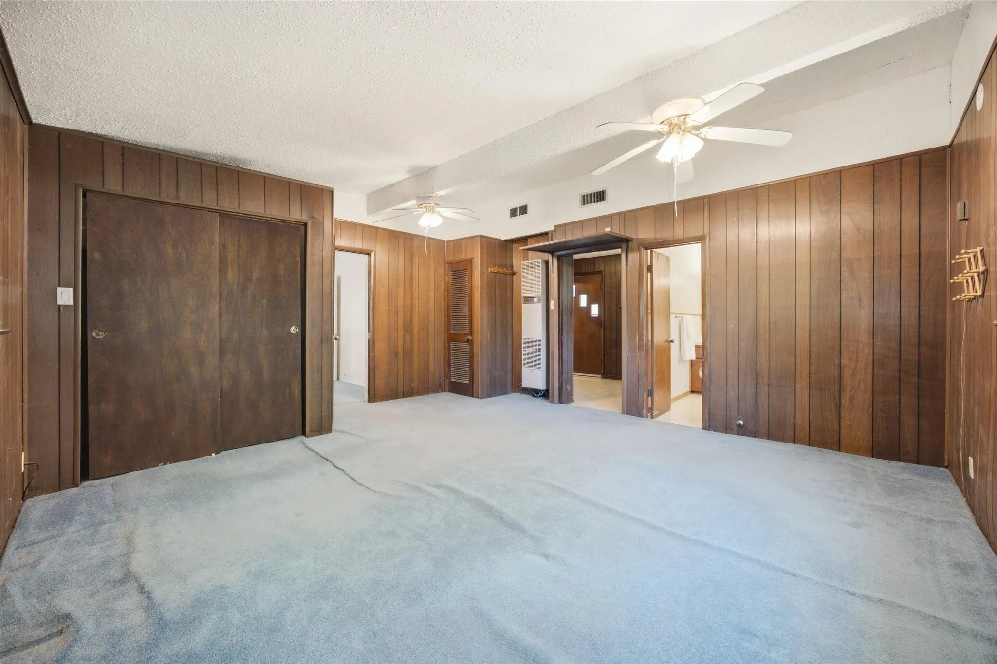 Single Family Residence For Sale in Dallas County , 1662 Birch Street, Grand Prairie, Texas 75050, 3 Bedroom, 2 Bathroom, Garage spaces, 1,469 Sqft, built in 1942, mls#21325581, Real Estate Agent in Grand Prairie, Homes For Sale in Dallas county, Homes For Sale in Grand Prairie, Realtor in Grand Prairie Texas, Real Estate Brokerage Independent Realty Texas, Luminita Cordes Realtor