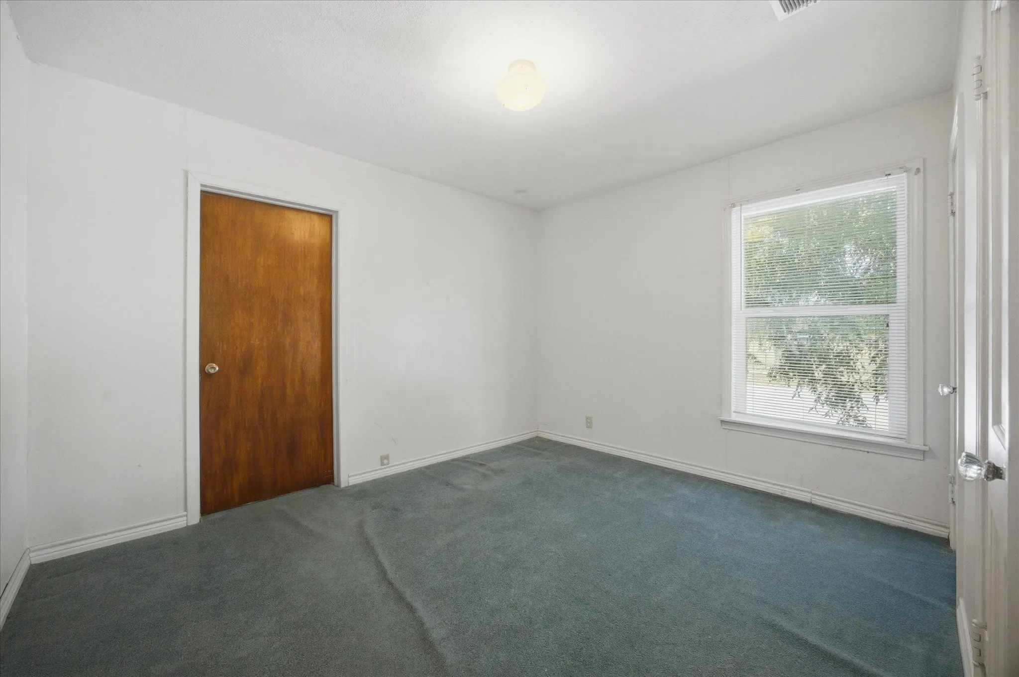 Single Family Residence For Sale in Dallas County , 1662 Birch Street, Grand Prairie, Texas 75050, 3 Bedroom, 2 Bathroom, Garage spaces, 1,469 Sqft, built in 1942, mls#21325581, Real Estate Agent in Grand Prairie, Homes For Sale in Dallas county, Homes For Sale in Grand Prairie, Realtor in Grand Prairie Texas, Real Estate Brokerage Independent Realty Texas, Luminita Cordes Realtor