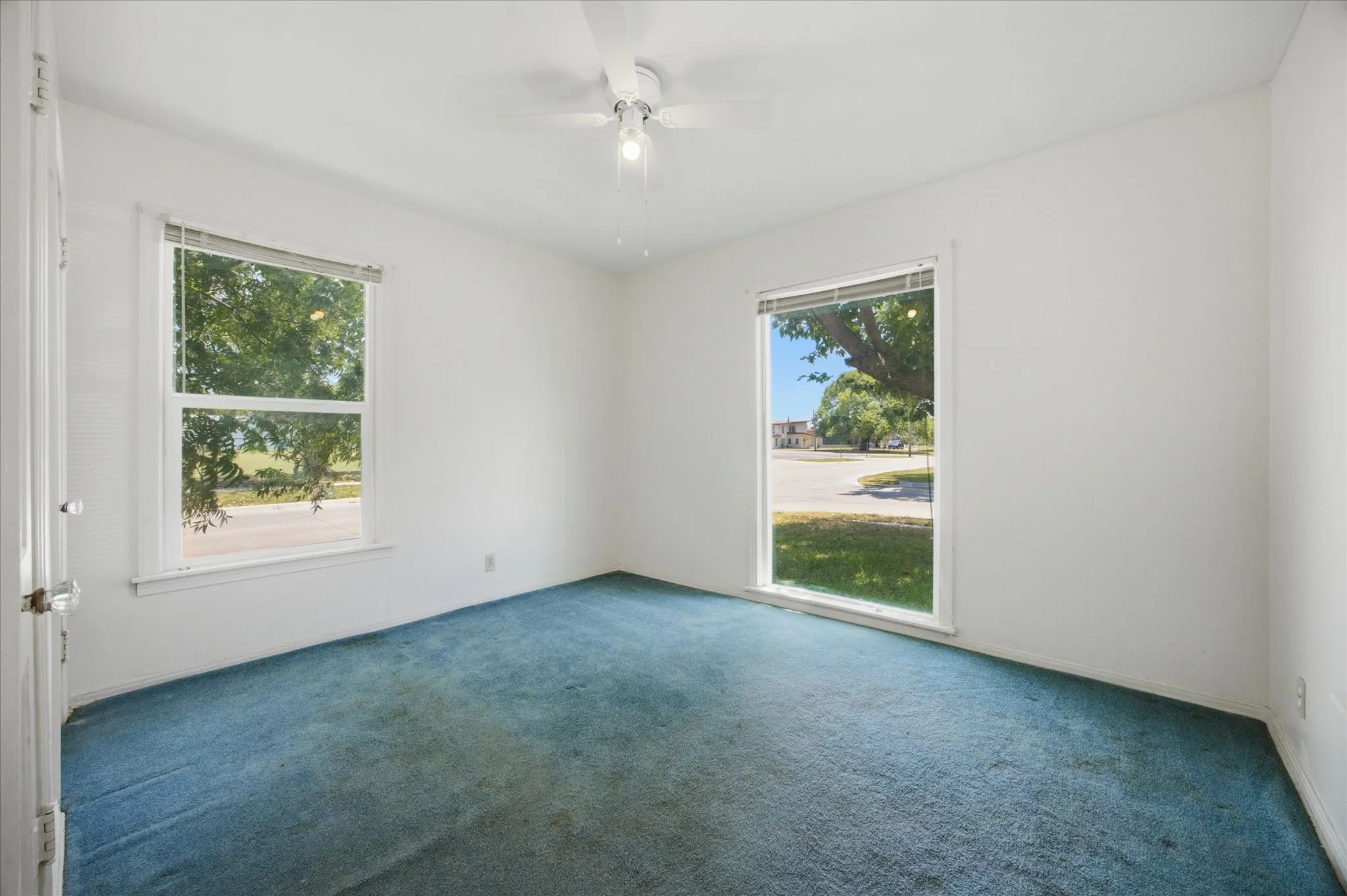 Single Family Residence For Sale in Dallas County , 1662 Birch Street, Grand Prairie, Texas 75050, 3 Bedroom, 2 Bathroom, Garage spaces, 1,469 Sqft, built in 1942, mls#21325581, Real Estate Agent in Grand Prairie, Homes For Sale in Dallas county, Homes For Sale in Grand Prairie, Realtor in Grand Prairie Texas, Real Estate Brokerage Independent Realty Texas, Luminita Cordes Realtor