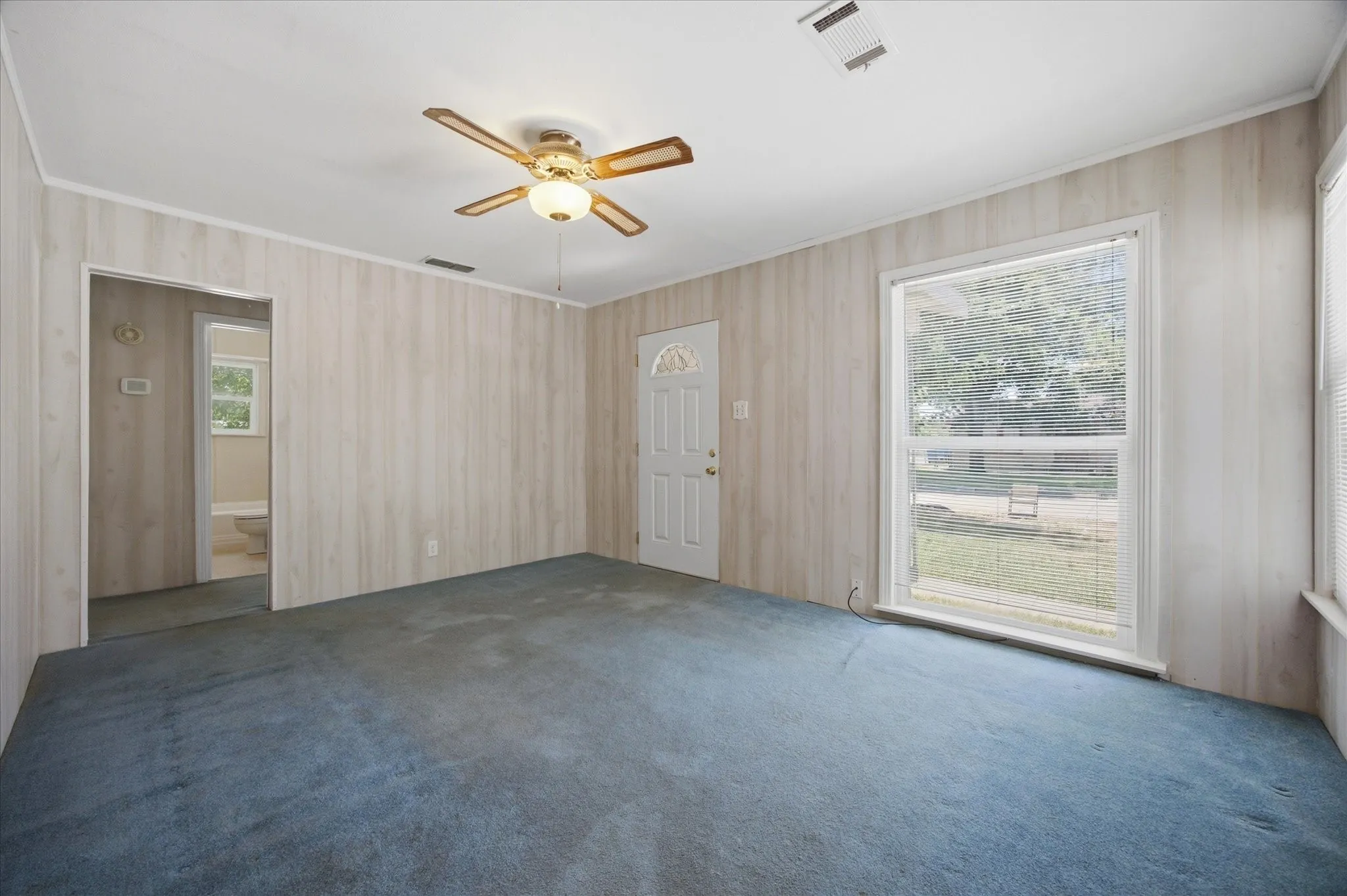 Single Family Residence For Sale in Dallas County , 1662 Birch Street, Grand Prairie, Texas 75050, 3 Bedroom, 2 Bathroom, Garage spaces, 1,469 Sqft, built in 1942, mls#21325581, Real Estate Agent in Grand Prairie, Homes For Sale in Dallas county, Homes For Sale in Grand Prairie, Realtor in Grand Prairie Texas, Real Estate Brokerage Independent Realty Texas, Luminita Cordes Realtor