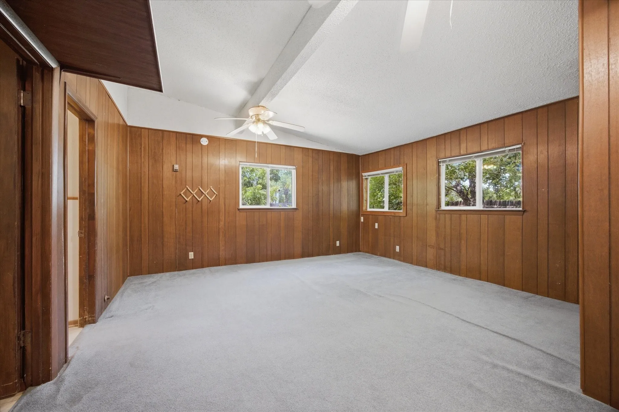 Single Family Residence For Sale in Dallas County , 1662 Birch Street, Grand Prairie, Texas 75050, 3 Bedroom, 2 Bathroom, Garage spaces, 1,469 Sqft, built in 1942, mls#21325581, Real Estate Agent in Grand Prairie, Homes For Sale in Dallas county, Homes For Sale in Grand Prairie, Realtor in Grand Prairie Texas, Real Estate Brokerage Independent Realty Texas, Luminita Cordes Realtor