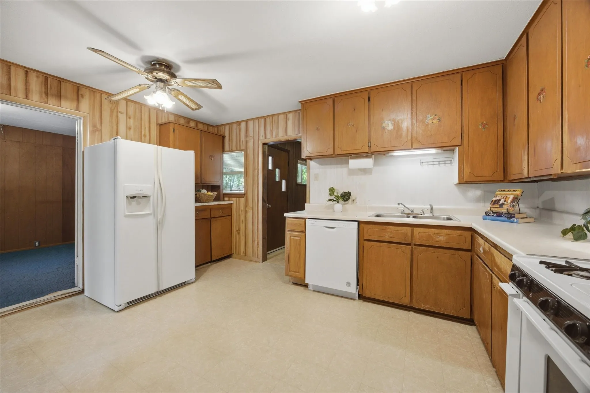 Single Family Residence For Sale in Dallas County , 1662 Birch Street, Grand Prairie, Texas 75050, 3 Bedroom, 2 Bathroom, Garage spaces, 1,469 Sqft, built in 1942, mls#21325581, Real Estate Agent in Grand Prairie, Homes For Sale in Dallas county, Homes For Sale in Grand Prairie, Realtor in Grand Prairie Texas, Real Estate Brokerage Independent Realty Texas, Luminita Cordes Realtor