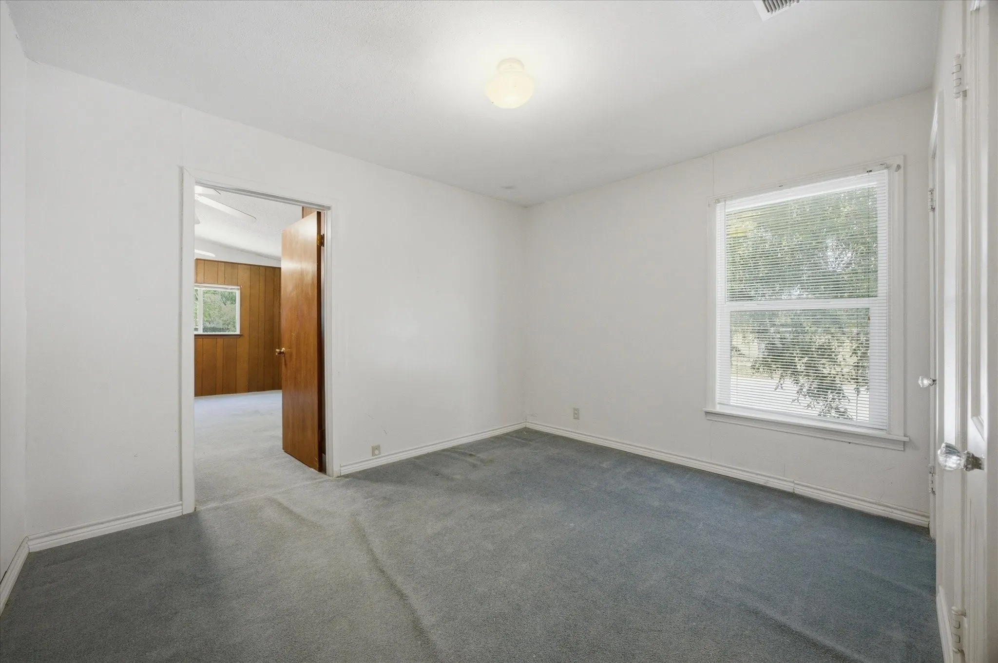 Single Family Residence For Sale in Dallas County , 1662 Birch Street, Grand Prairie, Texas 75050, 3 Bedroom, 2 Bathroom, Garage spaces, 1,469 Sqft, built in 1942, mls#21325581, Real Estate Agent in Grand Prairie, Homes For Sale in Dallas county, Homes For Sale in Grand Prairie, Realtor in Grand Prairie Texas, Real Estate Brokerage Independent Realty Texas, Luminita Cordes Realtor