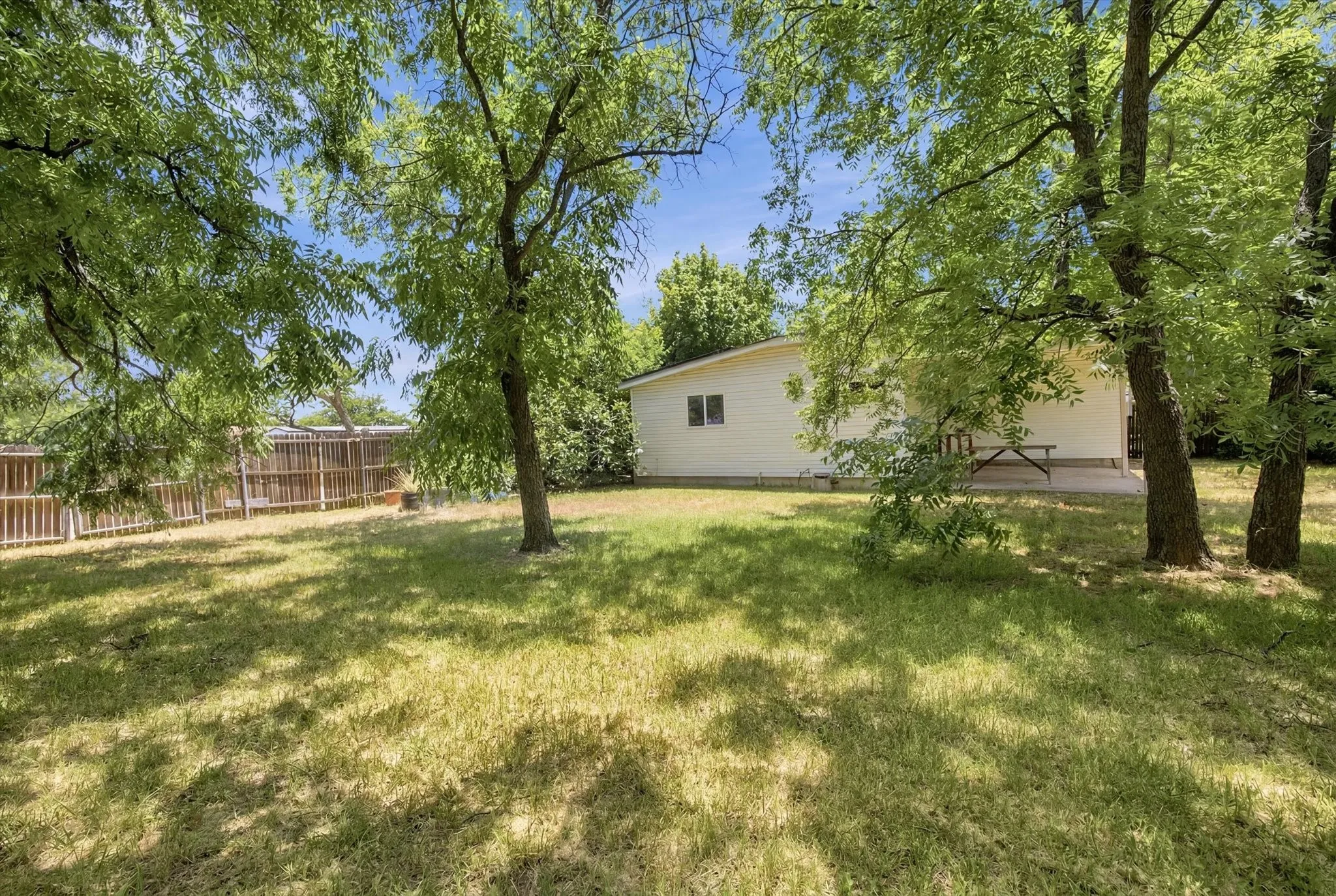 Single Family Residence For Sale in Dallas County , 1662 Birch Street, Grand Prairie, Texas 75050, 3 Bedroom, 2 Bathroom, Garage spaces, 1,469 Sqft, built in 1942, mls#21325581, Real Estate Agent in Grand Prairie, Homes For Sale in Dallas county, Homes For Sale in Grand Prairie, Realtor in Grand Prairie Texas, Real Estate Brokerage Independent Realty Texas, Luminita Cordes Realtor