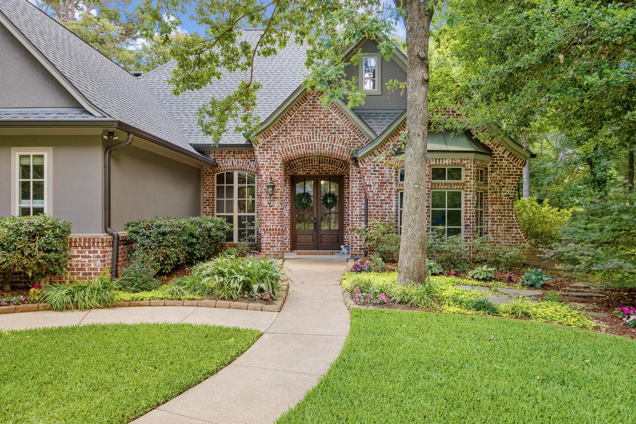 Single Family Residence For Sale in Smith County , 1915 Stonegate Valley Drive, Tyler, Texas 75703, 4 Bedroom, 4 Bathroom, 3 Garage spaces, 3,050 Sqft, built in 2004, mls#21296194, Real Estate Agent in Tyler, Homes For Sale in Smith county, Homes For Sale in Tyler, Realtor in Tyler Texas, Real Estate Brokerage Independent Realty Texas, Luminita Cordes Realtor