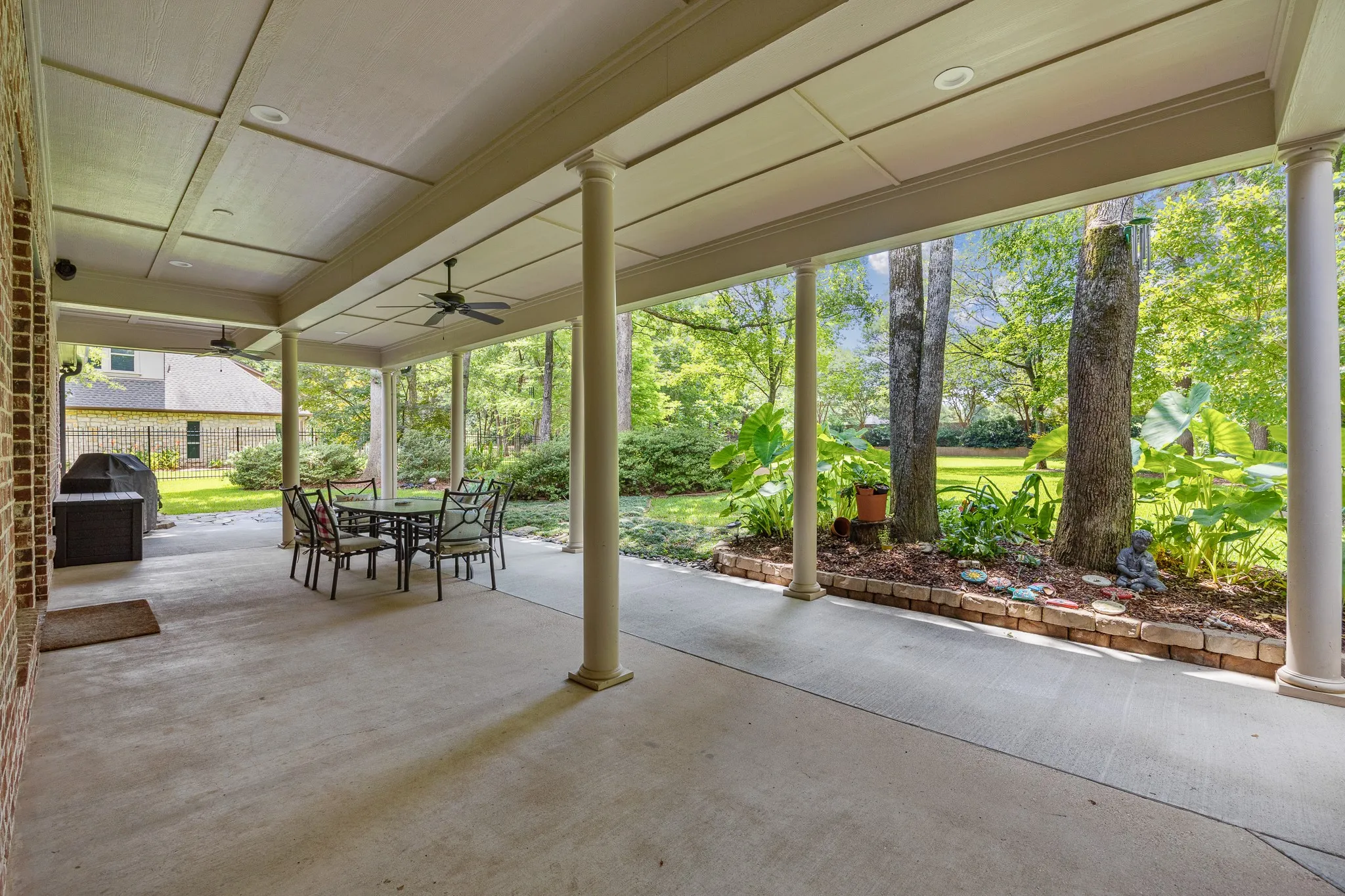Single Family Residence For Sale in Smith County , 1915 Stonegate Valley Drive, Tyler, Texas 75703, 4 Bedroom, 4 Bathroom, 3 Garage spaces, 3,050 Sqft, built in 2004, mls#21296194, Real Estate Agent in Tyler, Homes For Sale in Smith county, Homes For Sale in Tyler, Realtor in Tyler Texas, Real Estate Brokerage Independent Realty Texas, Luminita Cordes Realtor