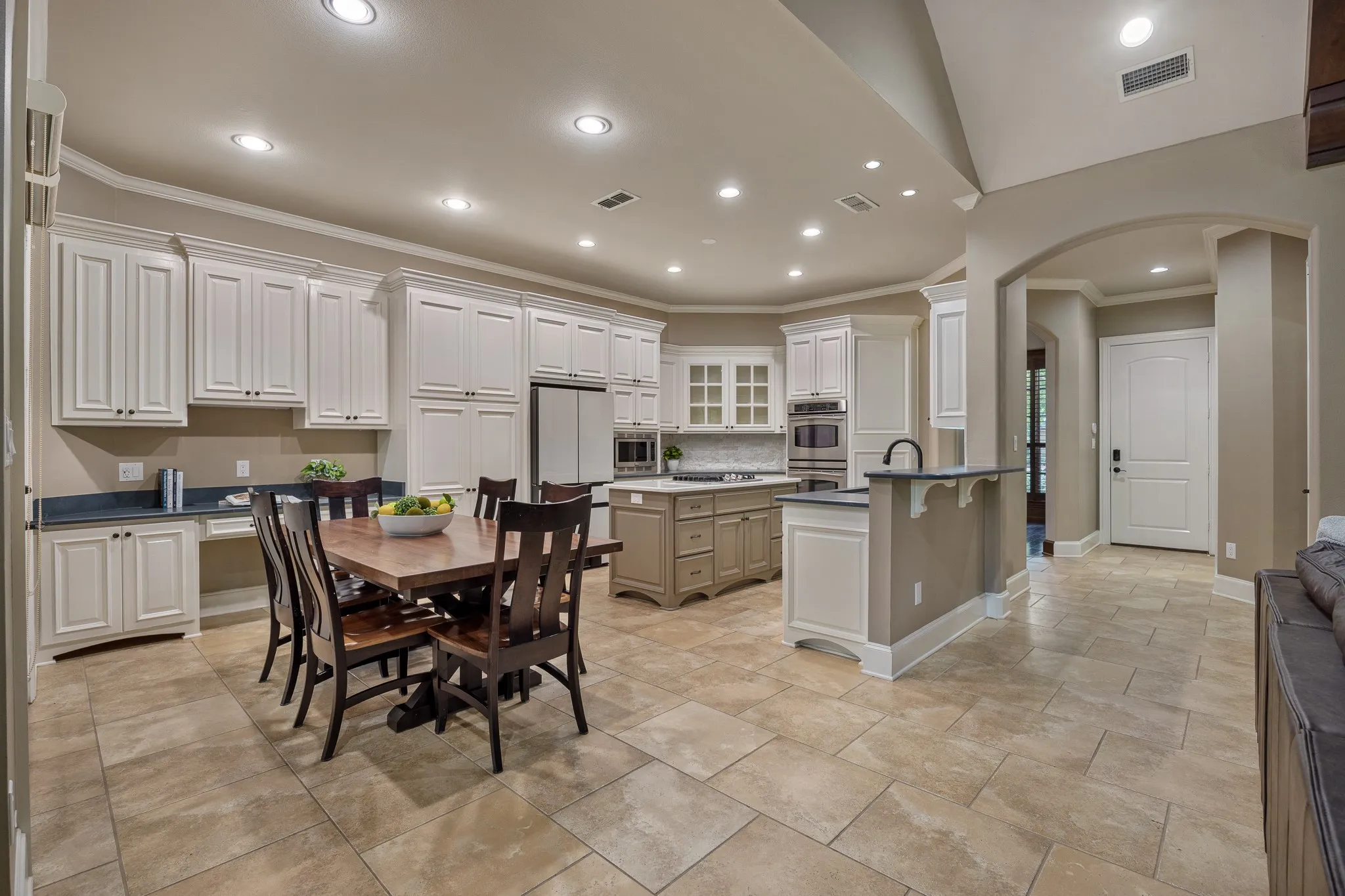 Single Family Residence For Sale in Smith County , 1915 Stonegate Valley Drive, Tyler, Texas 75703, 4 Bedroom, 4 Bathroom, 3 Garage spaces, 3,050 Sqft, built in 2004, mls#21296194, Real Estate Agent in Tyler, Homes For Sale in Smith county, Homes For Sale in Tyler, Realtor in Tyler Texas, Real Estate Brokerage Independent Realty Texas, Luminita Cordes Realtor