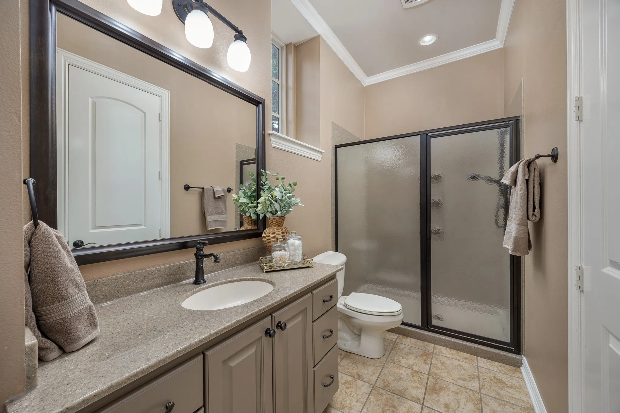 Single Family Residence For Sale in Smith County , 1915 Stonegate Valley Drive, Tyler, Texas 75703, 4 Bedroom, 4 Bathroom, 3 Garage spaces, 3,050 Sqft, built in 2004, mls#21296194, Real Estate Agent in Tyler, Homes For Sale in Smith county, Homes For Sale in Tyler, Realtor in Tyler Texas, Real Estate Brokerage Independent Realty Texas, Luminita Cordes Realtor