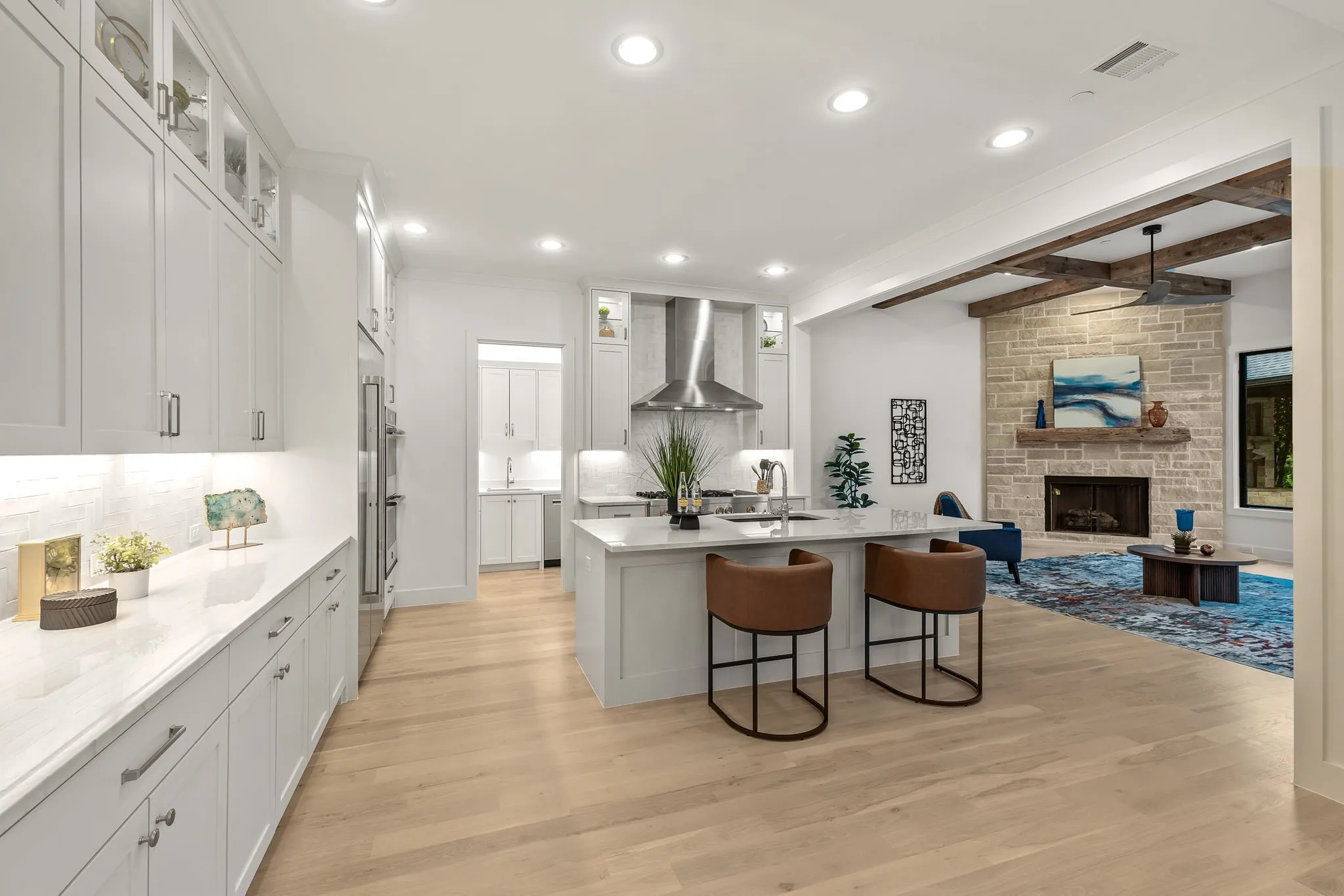 Kitchen into Butlers Pantry