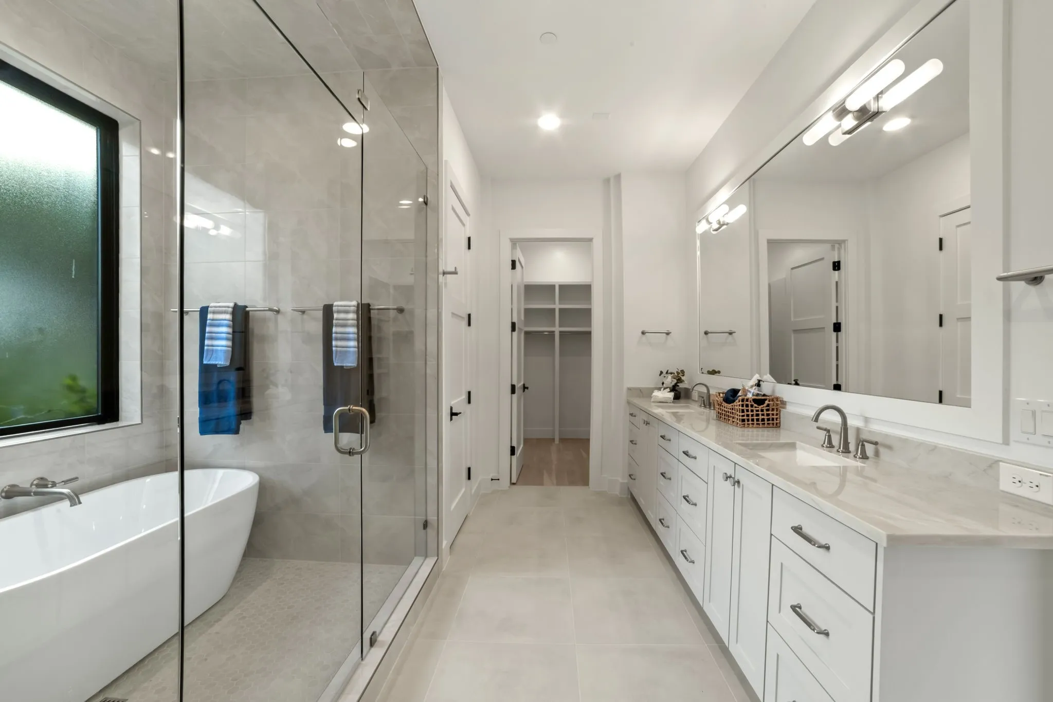 Dual sinks. Quartzite countertops