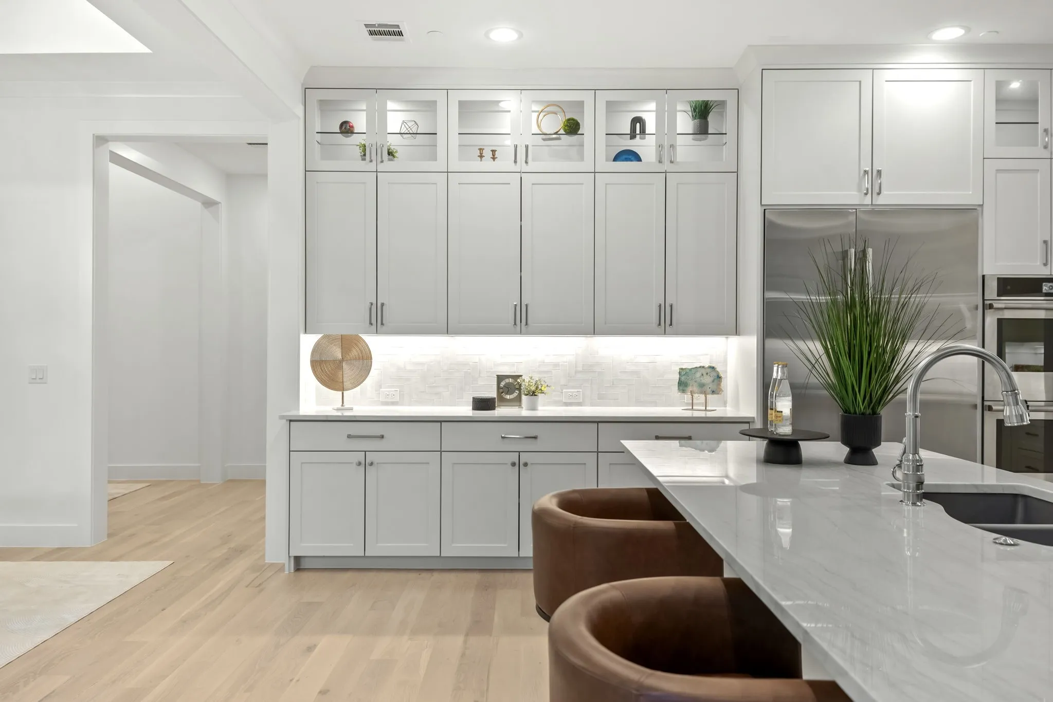 Eat in kitchen. Quartzite countertops