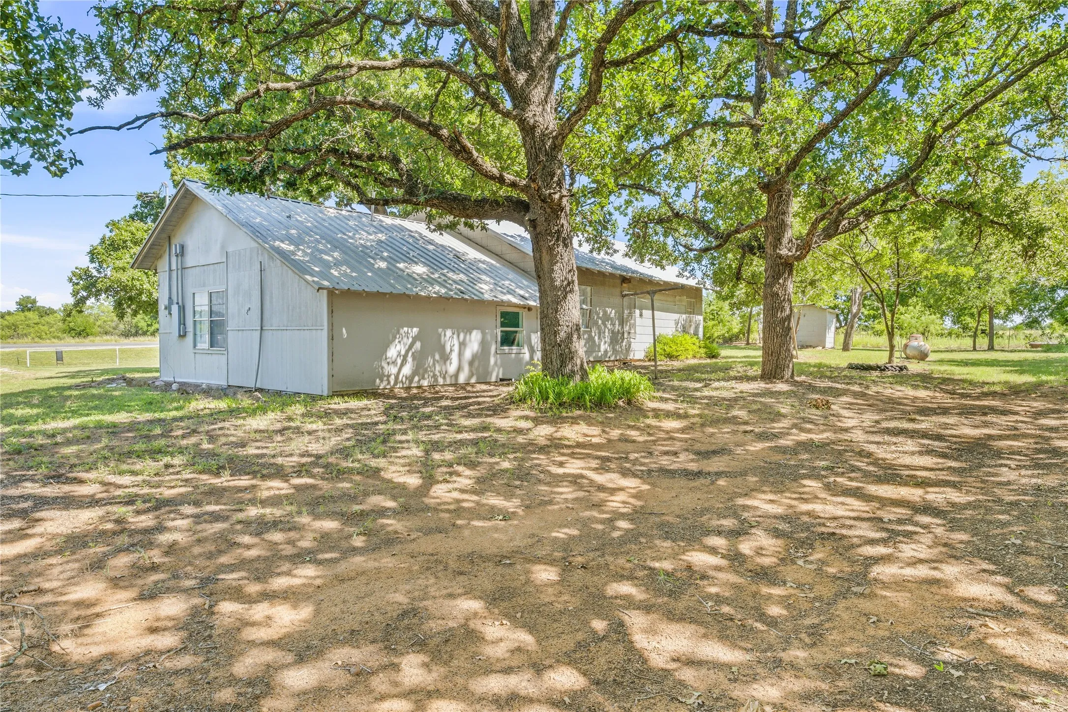 Single Family Residence For Sale in Comanche County , 1700 Fm 679, Gorman, Texas 76454, 4 Bedroom, 1 Bathroom, Garage spaces, 1,518 Sqft, built in 1965, mls#21325206, Real Estate Agent in Gorman, Homes For Sale in Comanche county, Homes For Sale in Gorman, Realtor in Gorman Texas, Real Estate Brokerage Independent Realty Texas, Luminita Cordes Realtor