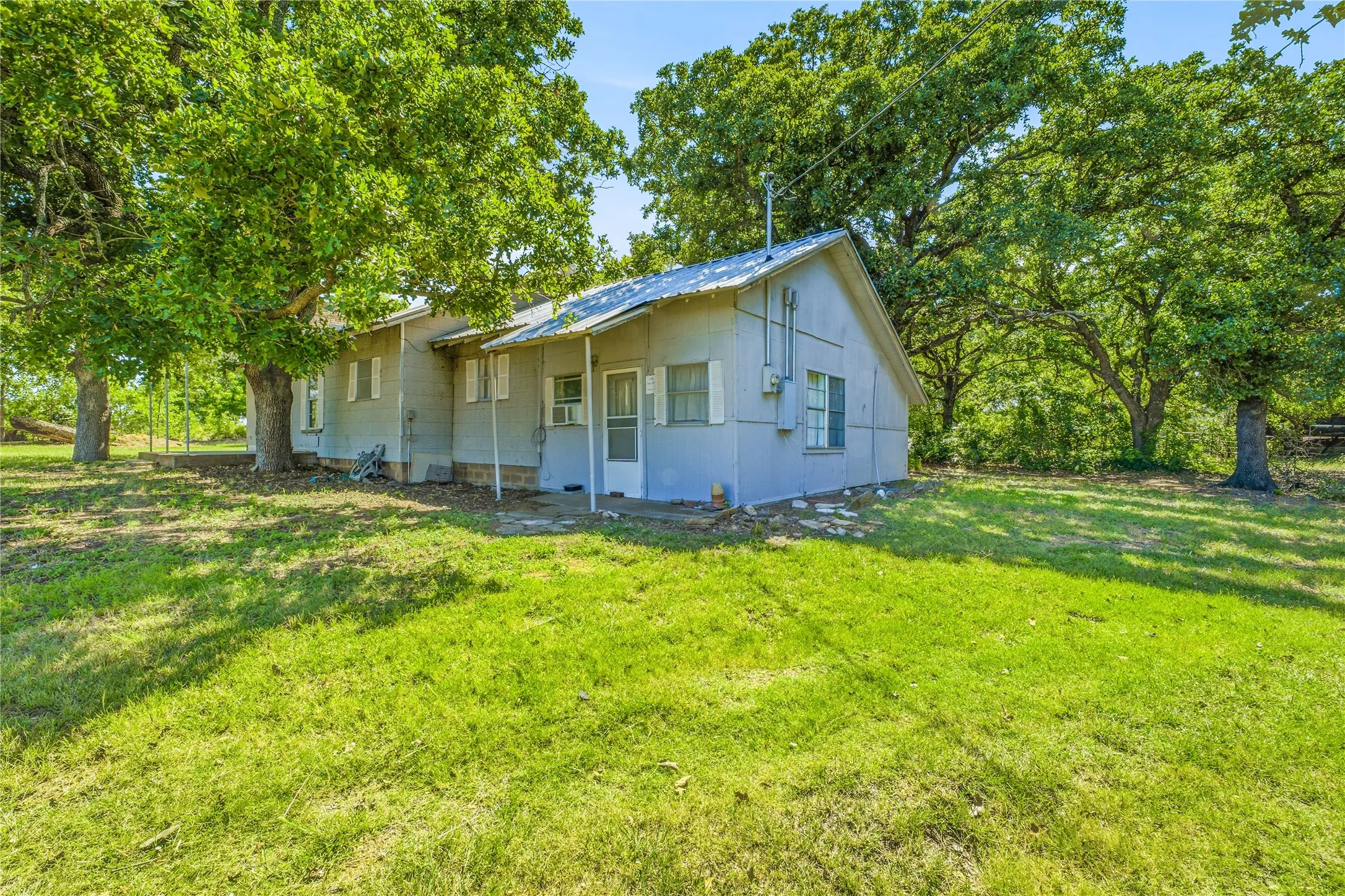 Single Family Residence For Sale in Comanche County , 1700 Fm 679, Gorman, Texas 76454, 4 Bedroom, 1 Bathroom, Garage spaces, 1,518 Sqft, built in 1965, mls#21325206, Real Estate Agent in Gorman, Homes For Sale in Comanche county, Homes For Sale in Gorman, Realtor in Gorman Texas, Real Estate Brokerage Independent Realty Texas, Luminita Cordes Realtor