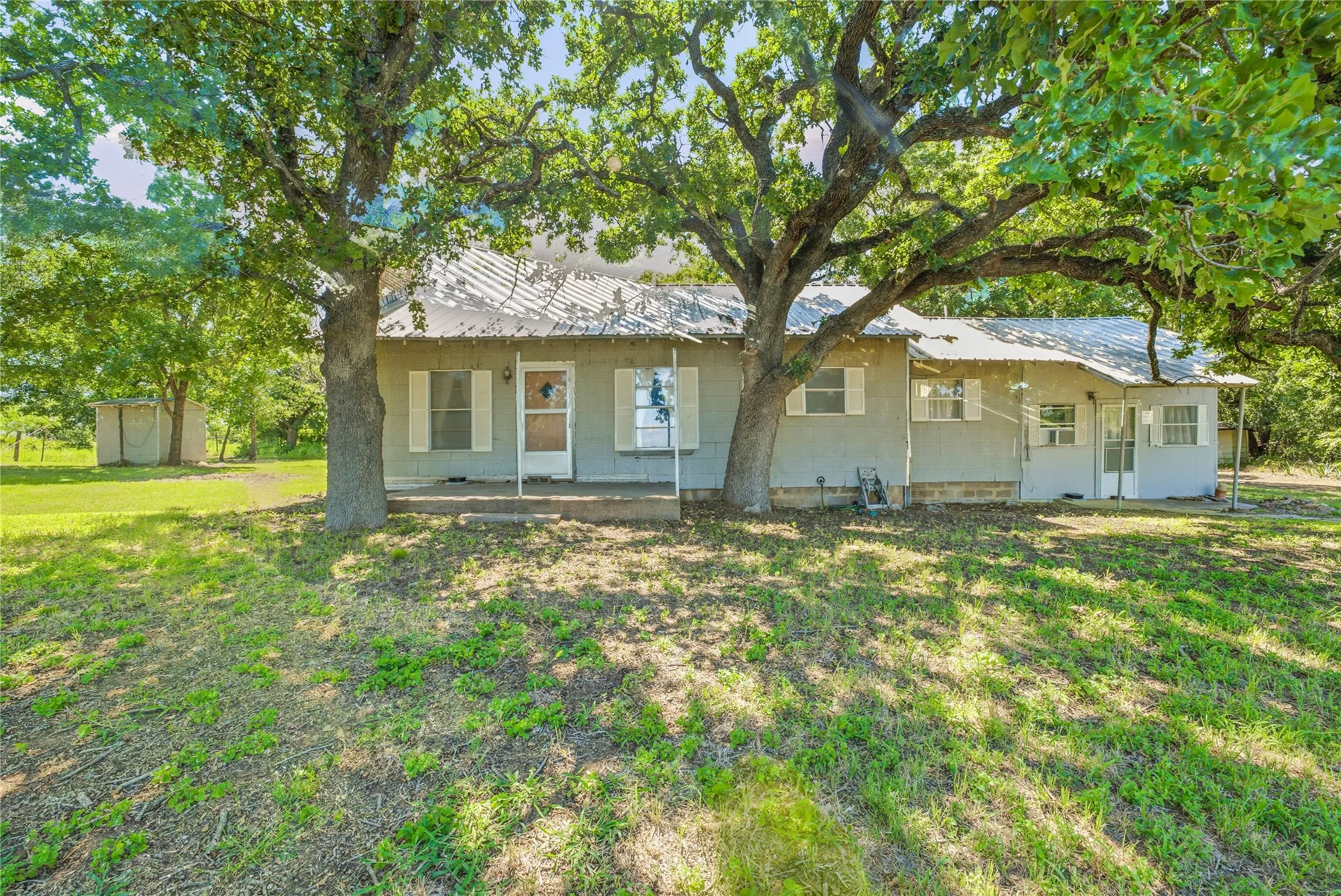 Single Family Residence For Sale in Comanche County , 1700 Fm 679, Gorman, Texas 76454, 4 Bedroom, 1 Bathroom, Garage spaces, 1,518 Sqft, built in 1965, mls#21325206, Real Estate Agent in Gorman, Homes For Sale in Comanche county, Homes For Sale in Gorman, Realtor in Gorman Texas, Real Estate Brokerage Independent Realty Texas, Luminita Cordes Realtor