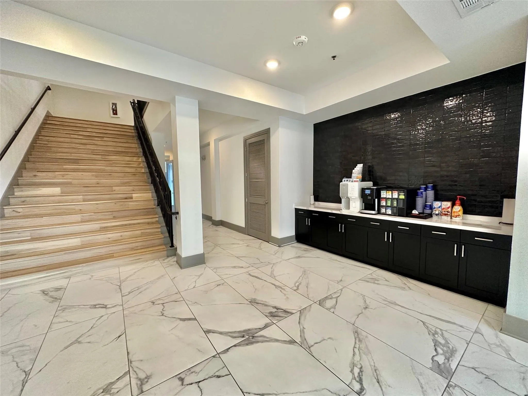 Condominium For Rent in Dallas County , 2700 Old Denton Road 4421, Carrollton, Texas 75007, 1 Bedroom, 1 Bathroom, Garage spaces, 835 Sqft, built in 2023, mls#21326085, Real Estate Agent in Carrollton, Homes For Rent in Dallas county, Homes For Rent in Carrollton, Realtor in Carrollton Texas, Real Estate Brokerage Independent Realty Texas, Luminita Cordes Realtor
