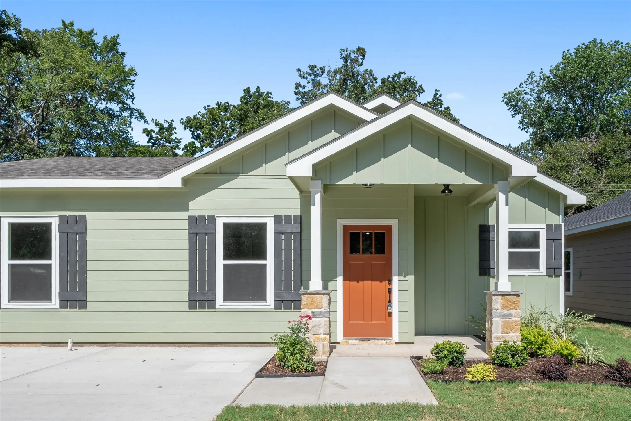 Single Family Residence For Sale in Henderson County , 130 Arapaho Trail, Mabank, Texas 75156, 3 Bedroom, 2 Bathroom, Garage spaces, 1,200 Sqft, built in 2026, mls#21326053, Real Estate Agent in Mabank, Homes For Sale in Henderson county, Homes For Sale in Mabank, Realtor in Mabank Texas, Real Estate Brokerage Independent Realty Texas, Luminita Cordes Realtor