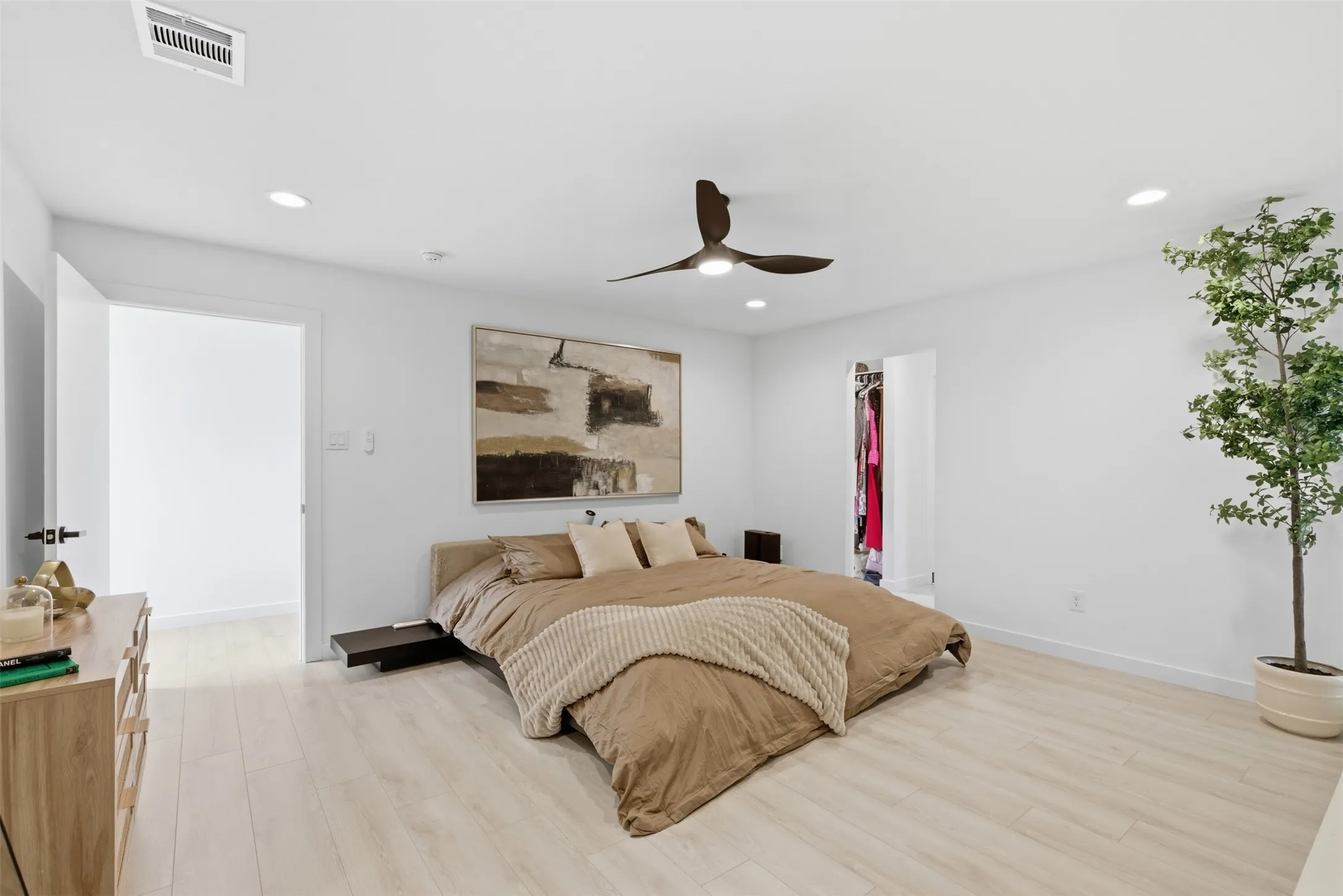 Single Family Residence For Sale in Dallas County , 1810 Kraft Street, Dallas, Texas 75212, 4 Bedroom, 3 Bathroom, 2 Garage spaces, 2,995 Sqft, built in 2024, mls#21326060, Real Estate Agent in Dallas, Homes For Sale in Dallas county, Homes For Sale in Dallas, Realtor in Dallas Texas, Real Estate Brokerage Independent Realty Texas, Luminita Cordes Realtor