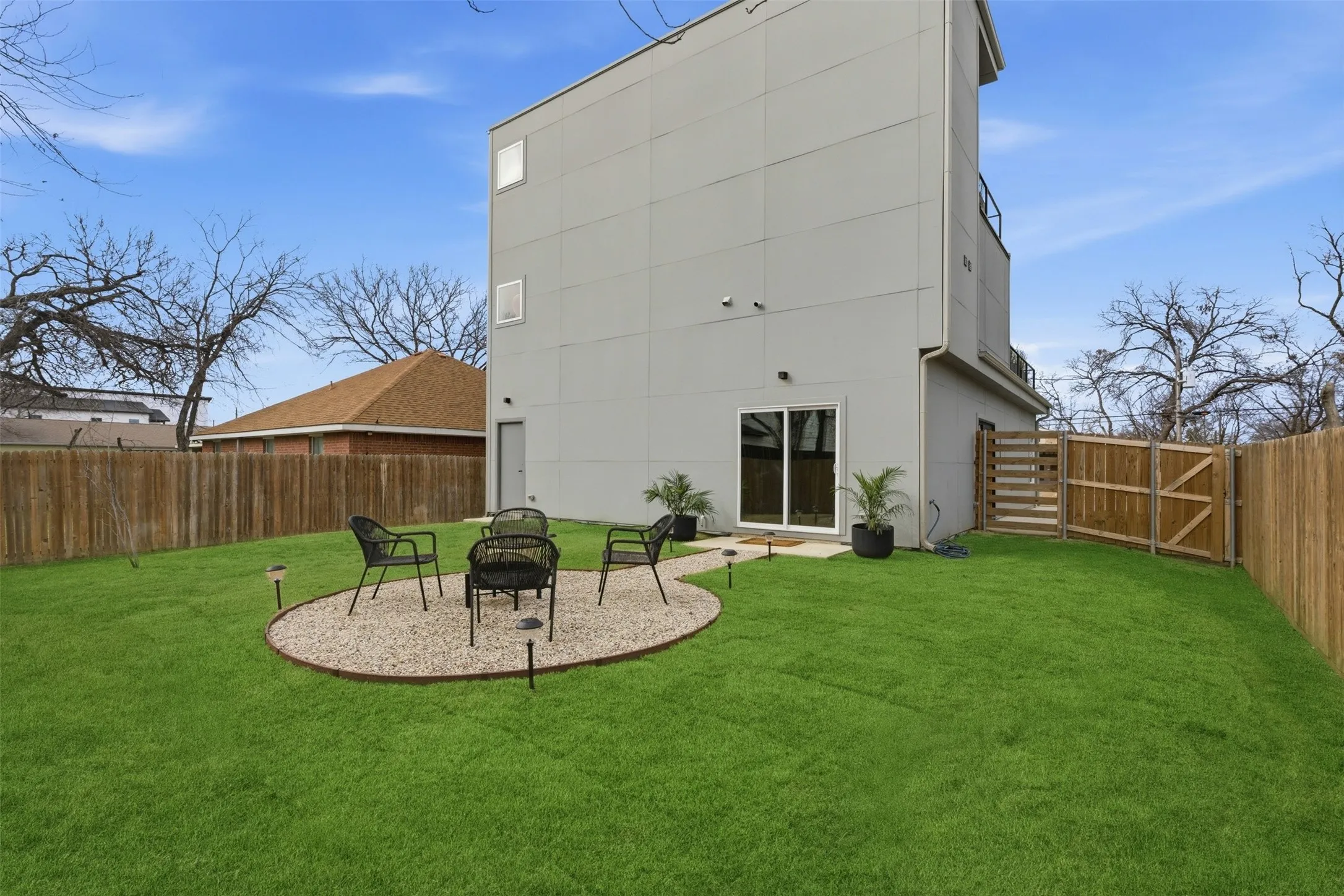 Single Family Residence For Sale in Dallas County , 1810 Kraft Street, Dallas, Texas 75212, 4 Bedroom, 3 Bathroom, 2 Garage spaces, 2,995 Sqft, built in 2024, mls#21326060, Real Estate Agent in Dallas, Homes For Sale in Dallas county, Homes For Sale in Dallas, Realtor in Dallas Texas, Real Estate Brokerage Independent Realty Texas, Luminita Cordes Realtor
