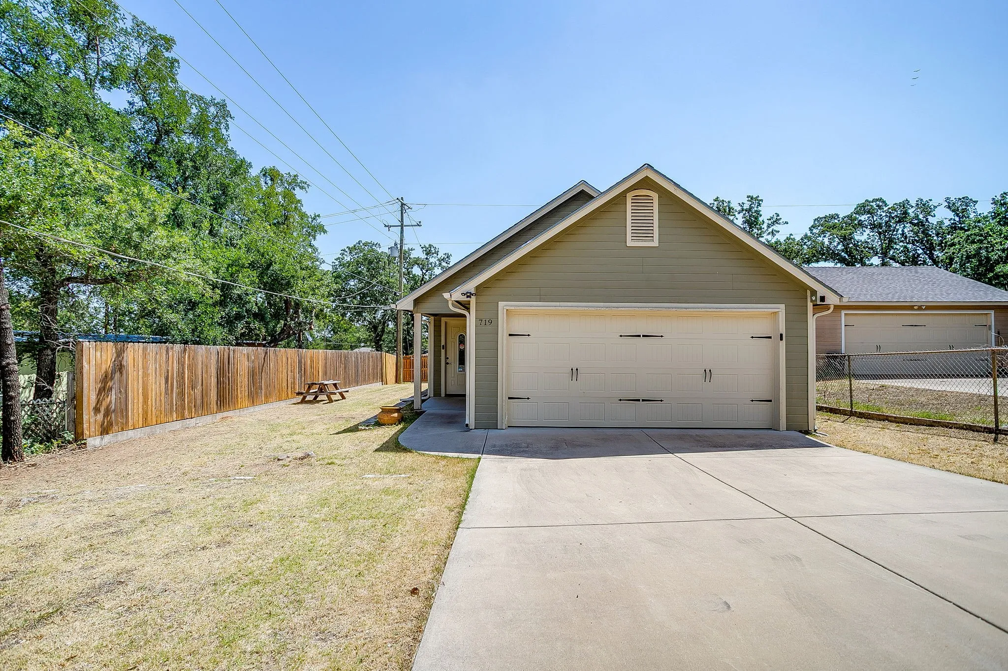 Single Family Residence For Sale in Hood County , 719 Harness Trail, Granbury, Texas 76049, 2 Bedroom, 2 Bathroom, 2 Garage spaces, 940 Sqft, built in 2018, Price $225,000, mls#21315955, Real Estate Agent in Granbury, Homes For Sale in Hood county, Homes For Sale in Granbury, Realtor in Granbury Texas, Real Estate Brokerage Independent Realty Texas, Luminita Cordes Realtor