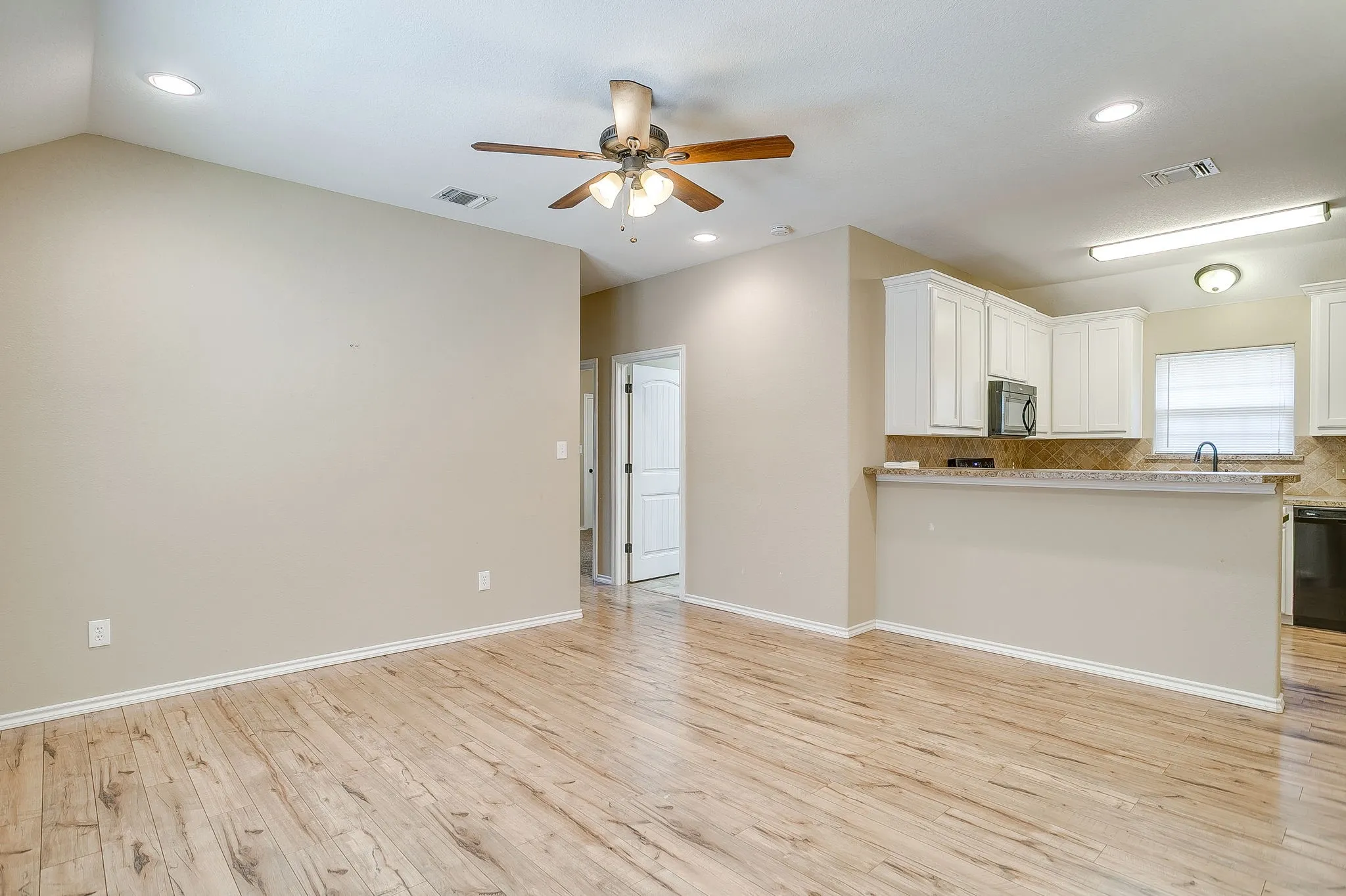 Single Family Residence For Sale in Hood County , 719 Harness Trail, Granbury, Texas 76049, 2 Bedroom, 2 Bathroom, 2 Garage spaces, 940 Sqft, built in 2018, Price $225,000, mls#21315955, Real Estate Agent in Granbury, Homes For Sale in Hood county, Homes For Sale in Granbury, Realtor in Granbury Texas, Real Estate Brokerage Independent Realty Texas, Luminita Cordes Realtor