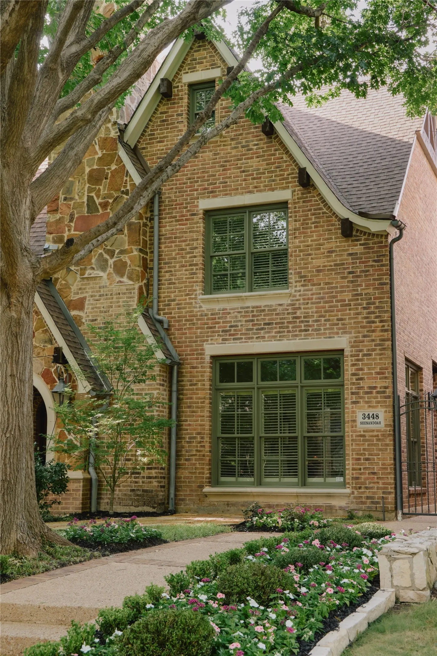 Single Family Residence For Sale in Dallas County , 3448 Shenandoah Street, University Park, Texas 75205, 4 Bedroom, 5 Bathroom, 2 Garage spaces, 3,544 Sqft, built in 2005, mls#21323238, Real Estate Agent in University Park, Homes For Sale in Dallas county, Homes For Sale in University Park, Realtor in University Park Texas, Real Estate Brokerage Independent Realty Texas, Luminita Cordes Realtor