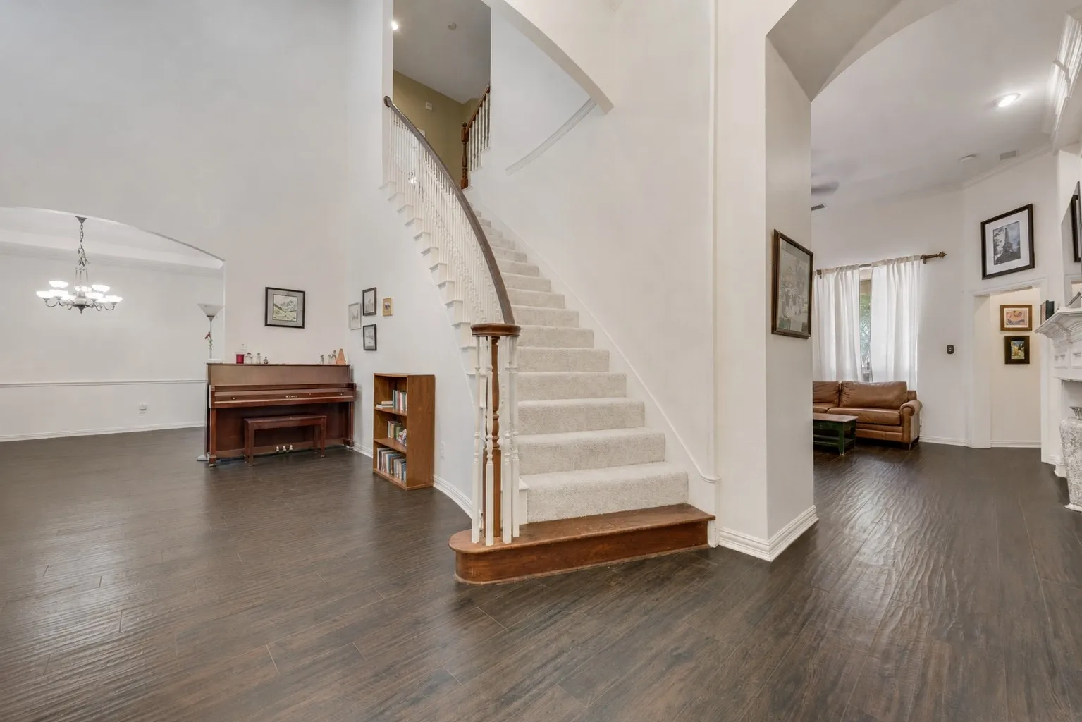 Single Family Residence For Sale in Collin County , 3816 Pilot Drive, Plano, Texas 75025, 5 Bedroom, 5 Bathroom, 3 Garage spaces, 3,672 Sqft, built in 1998, mls#21321932, Real Estate Agent in Plano, Homes For Sale in Collin county, Homes For Sale in Plano, Realtor in Plano Texas, Real Estate Brokerage Independent Realty Texas, Luminita Cordes Realtor