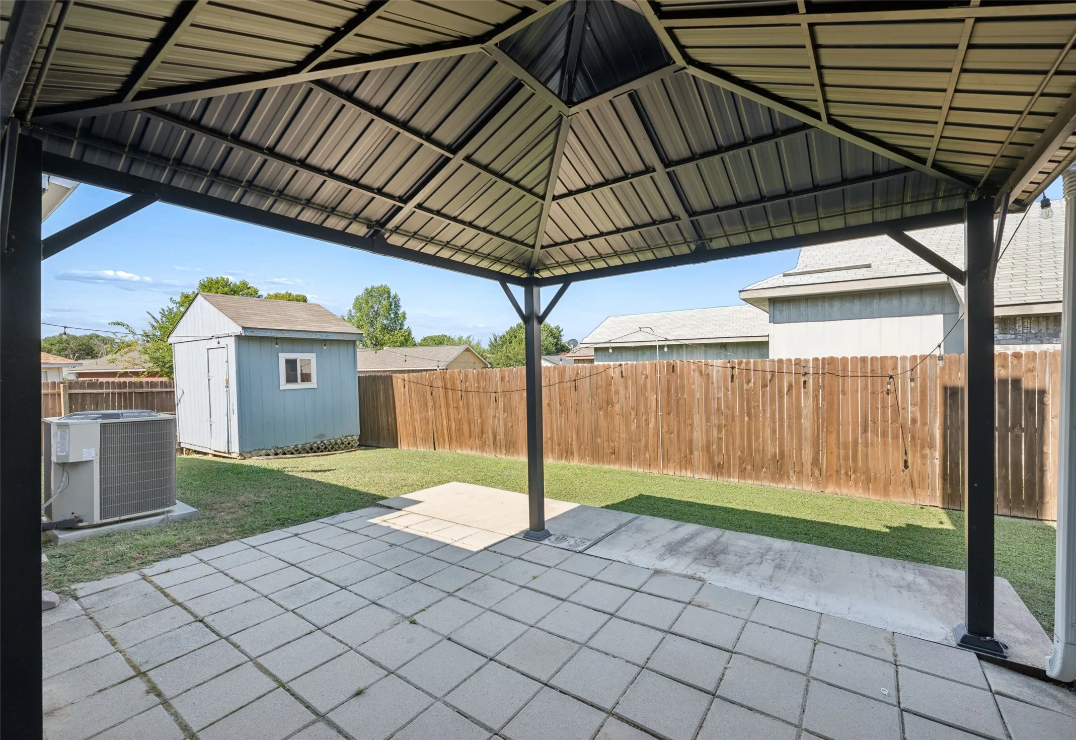 Single Family Residence For Sale in Tarrant County , 4756 Veronica Circle, Fort Worth, Texas 76137, 3 Bedroom, 2 Bathroom, 2 Garage spaces, 1,166 Sqft, built in 1986, mls#21325700, Real Estate Agent in Fort Worth, Homes For Sale in Tarrant county, Homes For Sale in Fort Worth, Realtor in Fort Worth Texas, Real Estate Brokerage Independent Realty Texas, Luminita Cordes Realtor
