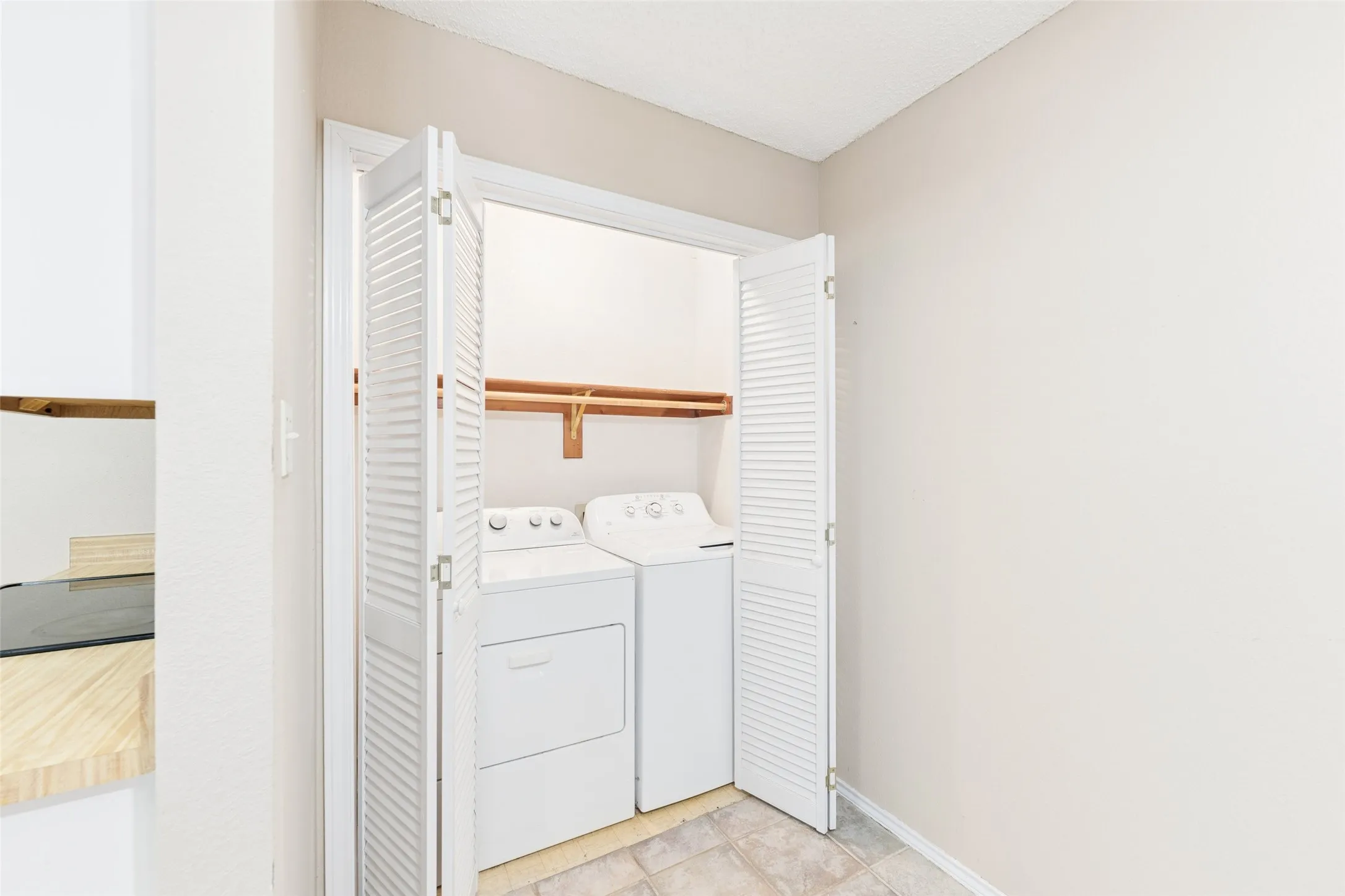 Single Family Residence For Sale in Tarrant County , 4756 Veronica Circle, Fort Worth, Texas 76137, 3 Bedroom, 2 Bathroom, 2 Garage spaces, 1,166 Sqft, built in 1986, mls#21325700, Real Estate Agent in Fort Worth, Homes For Sale in Tarrant county, Homes For Sale in Fort Worth, Realtor in Fort Worth Texas, Real Estate Brokerage Independent Realty Texas, Luminita Cordes Realtor
