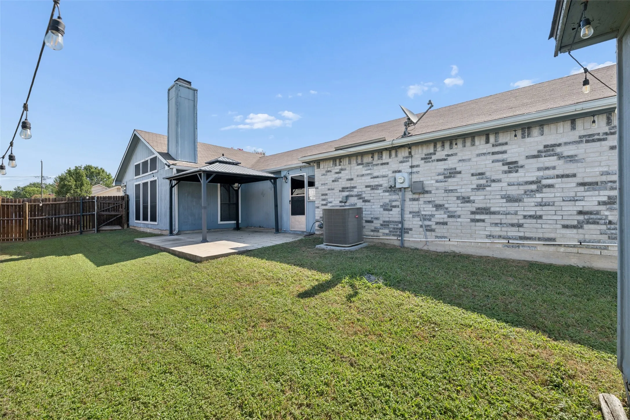 Single Family Residence For Sale in Tarrant County , 4756 Veronica Circle, Fort Worth, Texas 76137, 3 Bedroom, 2 Bathroom, 2 Garage spaces, 1,166 Sqft, built in 1986, mls#21325700, Real Estate Agent in Fort Worth, Homes For Sale in Tarrant county, Homes For Sale in Fort Worth, Realtor in Fort Worth Texas, Real Estate Brokerage Independent Realty Texas, Luminita Cordes Realtor
