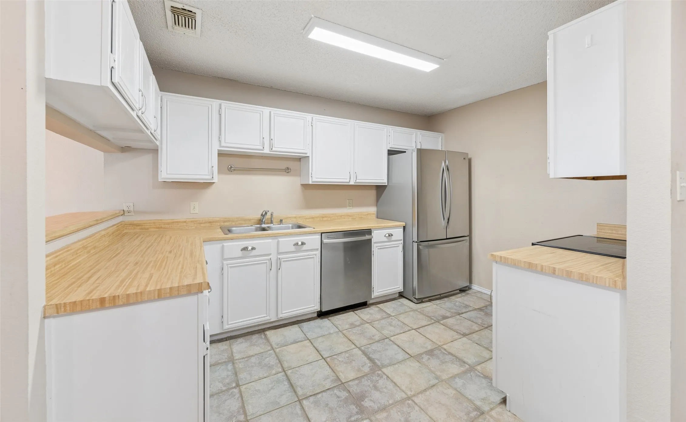 Single Family Residence For Sale in Tarrant County , 4756 Veronica Circle, Fort Worth, Texas 76137, 3 Bedroom, 2 Bathroom, 2 Garage spaces, 1,166 Sqft, built in 1986, mls#21325700, Real Estate Agent in Fort Worth, Homes For Sale in Tarrant county, Homes For Sale in Fort Worth, Realtor in Fort Worth Texas, Real Estate Brokerage Independent Realty Texas, Luminita Cordes Realtor