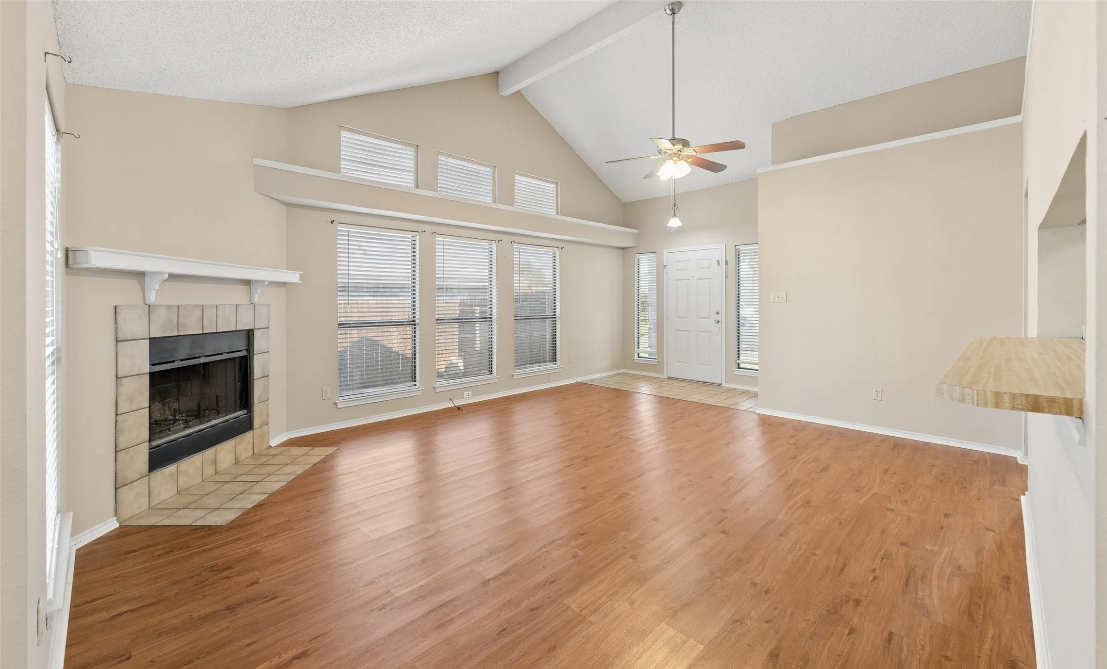 Single Family Residence For Sale in Tarrant County , 4756 Veronica Circle, Fort Worth, Texas 76137, 3 Bedroom, 2 Bathroom, 2 Garage spaces, 1,166 Sqft, built in 1986, mls#21325700, Real Estate Agent in Fort Worth, Homes For Sale in Tarrant county, Homes For Sale in Fort Worth, Realtor in Fort Worth Texas, Real Estate Brokerage Independent Realty Texas, Luminita Cordes Realtor