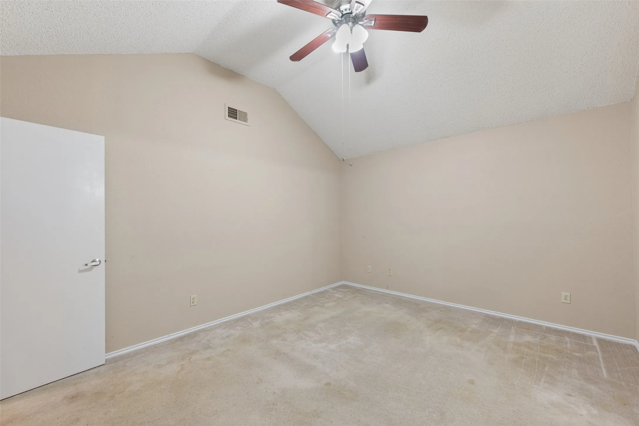 Single Family Residence For Sale in Tarrant County , 4756 Veronica Circle, Fort Worth, Texas 76137, 3 Bedroom, 2 Bathroom, 2 Garage spaces, 1,166 Sqft, built in 1986, mls#21325700, Real Estate Agent in Fort Worth, Homes For Sale in Tarrant county, Homes For Sale in Fort Worth, Realtor in Fort Worth Texas, Real Estate Brokerage Independent Realty Texas, Luminita Cordes Realtor