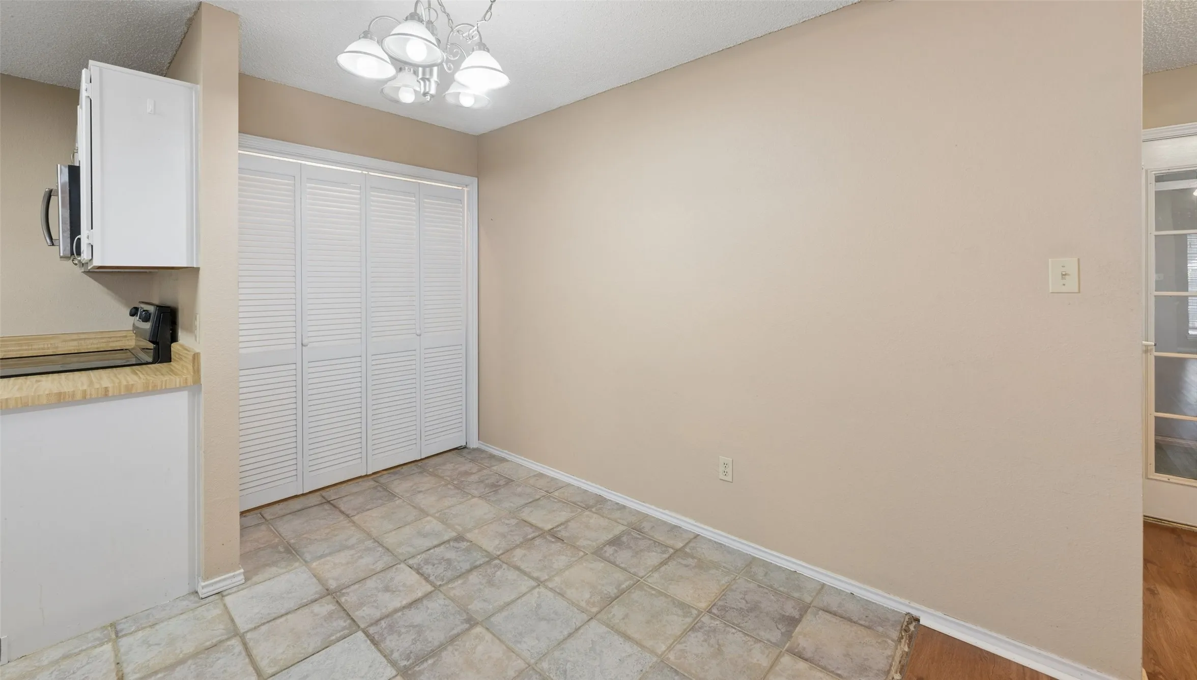 Single Family Residence For Sale in Tarrant County , 4756 Veronica Circle, Fort Worth, Texas 76137, 3 Bedroom, 2 Bathroom, 2 Garage spaces, 1,166 Sqft, built in 1986, mls#21325700, Real Estate Agent in Fort Worth, Homes For Sale in Tarrant county, Homes For Sale in Fort Worth, Realtor in Fort Worth Texas, Real Estate Brokerage Independent Realty Texas, Luminita Cordes Realtor