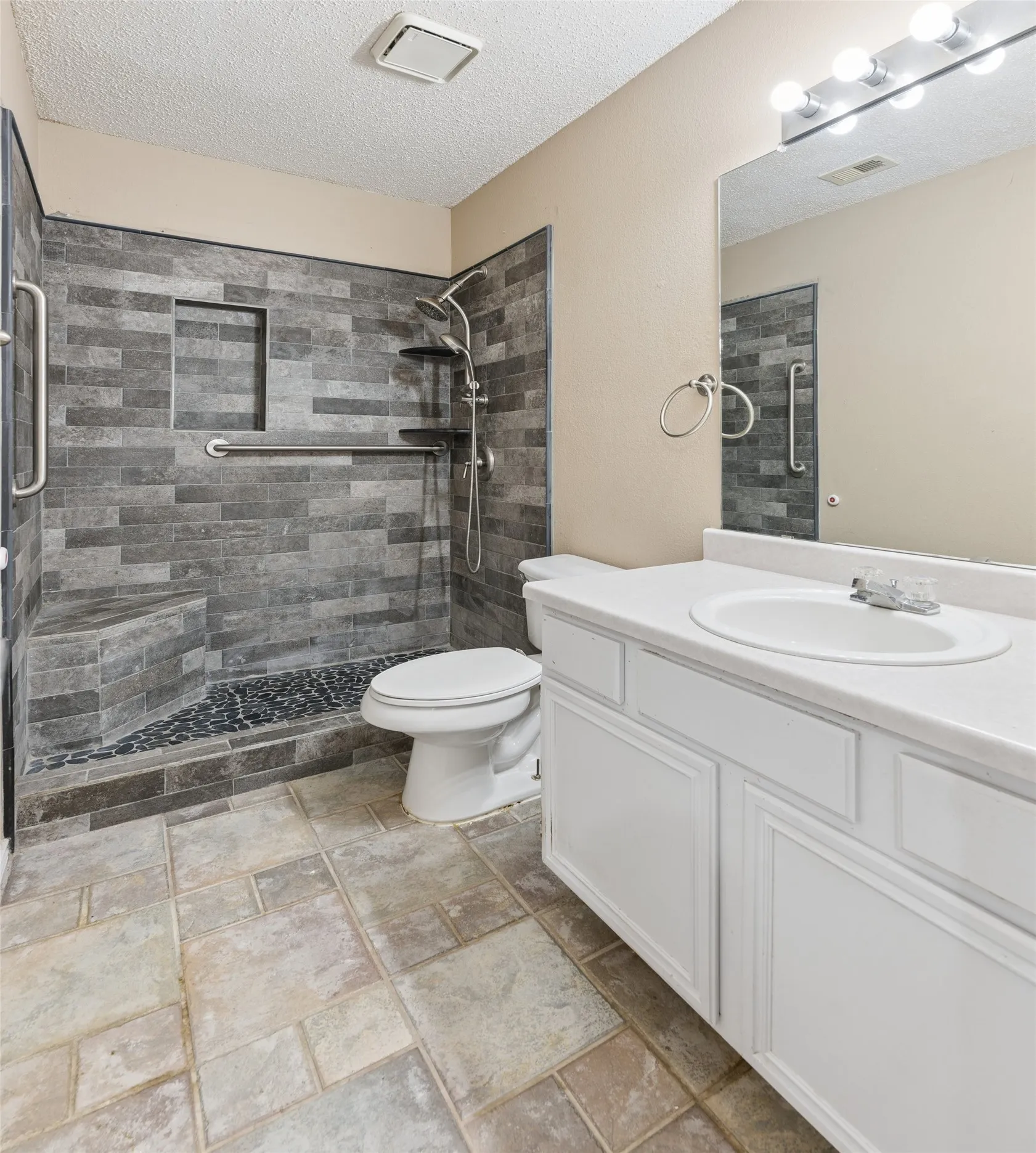 Single Family Residence For Sale in Tarrant County , 4756 Veronica Circle, Fort Worth, Texas 76137, 3 Bedroom, 2 Bathroom, 2 Garage spaces, 1,166 Sqft, built in 1986, mls#21325700, Real Estate Agent in Fort Worth, Homes For Sale in Tarrant county, Homes For Sale in Fort Worth, Realtor in Fort Worth Texas, Real Estate Brokerage Independent Realty Texas, Luminita Cordes Realtor