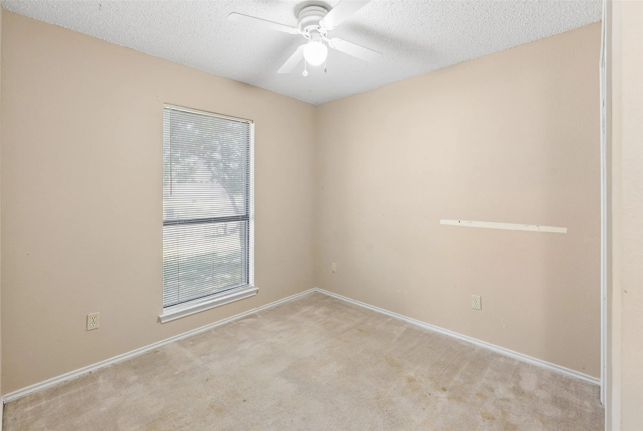 Single Family Residence For Sale in Tarrant County , 4756 Veronica Circle, Fort Worth, Texas 76137, 3 Bedroom, 2 Bathroom, 2 Garage spaces, 1,166 Sqft, built in 1986, mls#21325700, Real Estate Agent in Fort Worth, Homes For Sale in Tarrant county, Homes For Sale in Fort Worth, Realtor in Fort Worth Texas, Real Estate Brokerage Independent Realty Texas, Luminita Cordes Realtor