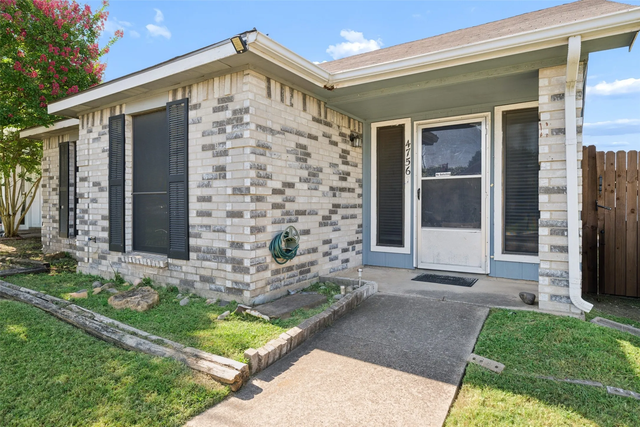 Single Family Residence For Sale in Tarrant County , 4756 Veronica Circle, Fort Worth, Texas 76137, 3 Bedroom, 2 Bathroom, 2 Garage spaces, 1,166 Sqft, built in 1986, mls#21325700, Real Estate Agent in Fort Worth, Homes For Sale in Tarrant county, Homes For Sale in Fort Worth, Realtor in Fort Worth Texas, Real Estate Brokerage Independent Realty Texas, Luminita Cordes Realtor