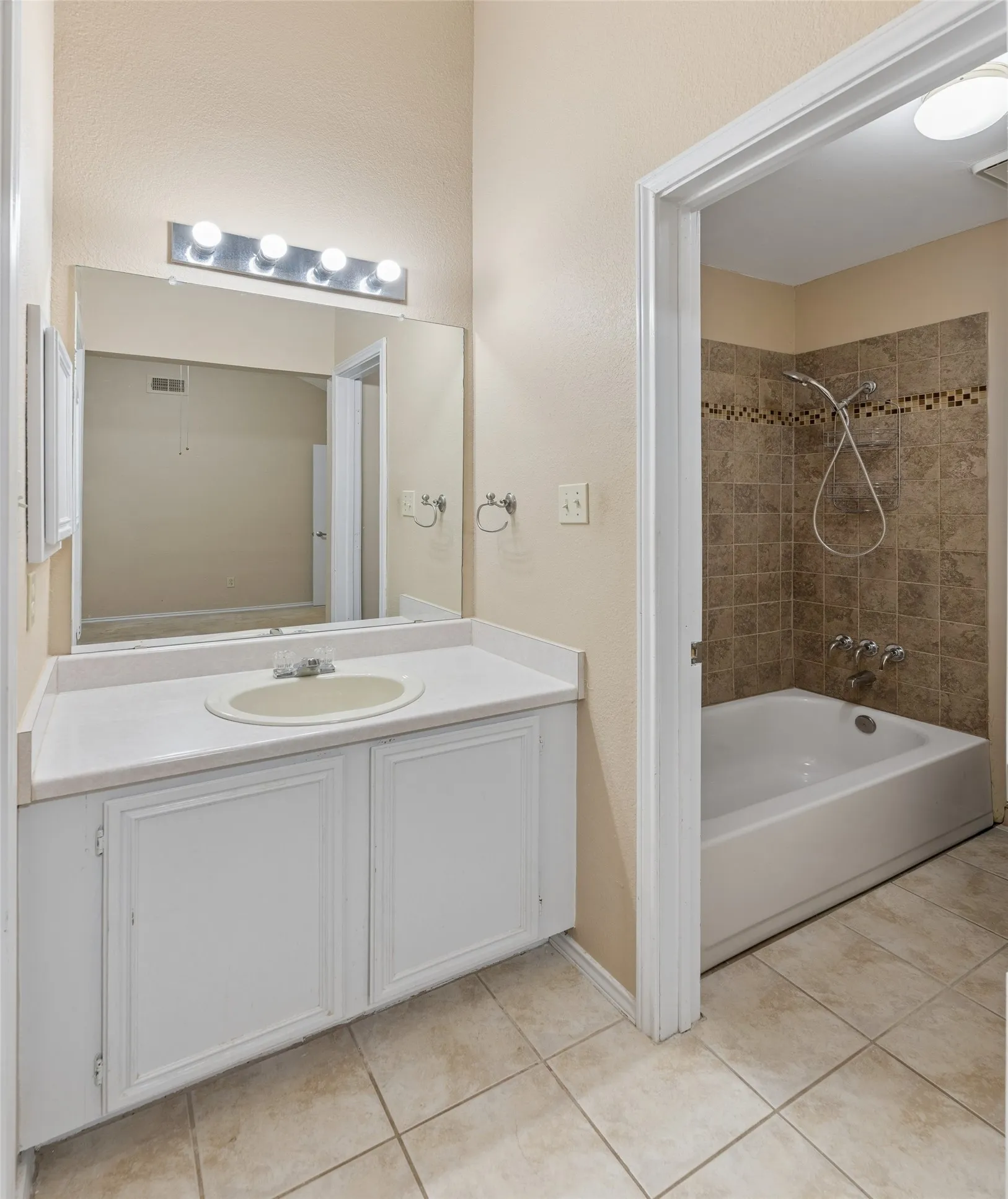 Single Family Residence For Sale in Tarrant County , 4756 Veronica Circle, Fort Worth, Texas 76137, 3 Bedroom, 2 Bathroom, 2 Garage spaces, 1,166 Sqft, built in 1986, mls#21325700, Real Estate Agent in Fort Worth, Homes For Sale in Tarrant county, Homes For Sale in Fort Worth, Realtor in Fort Worth Texas, Real Estate Brokerage Independent Realty Texas, Luminita Cordes Realtor