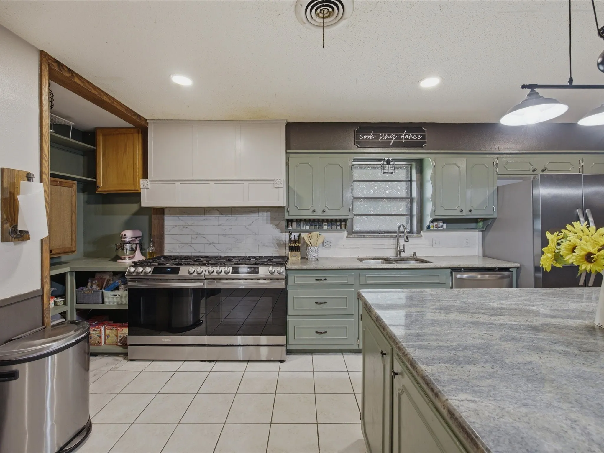 Single Family Residence For Sale in Montague County , 901 Pebble Street, Bowie, Texas 76230, 5 Bedroom, 3 Bathroom, 2 Garage spaces, 2,775 Sqft, built in 1968, mls#21304777, Real Estate Agent in Bowie, Homes For Sale in Montague county, Homes For Sale in Bowie, Realtor in Bowie Texas, Real Estate Brokerage Independent Realty Texas, Luminita Cordes Realtor