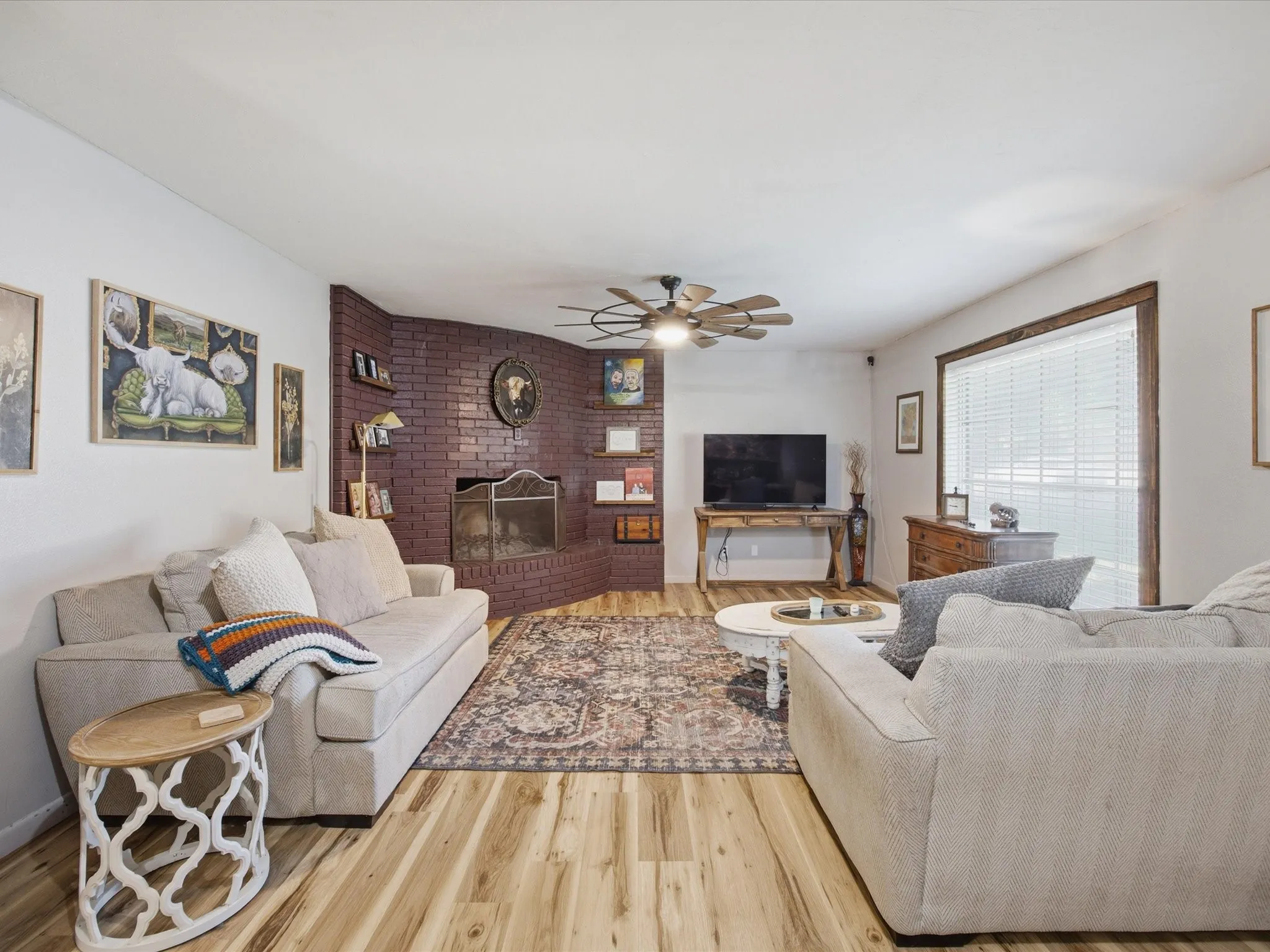 Single Family Residence For Sale in Montague County , 901 Pebble Street, Bowie, Texas 76230, 5 Bedroom, 3 Bathroom, 2 Garage spaces, 2,775 Sqft, built in 1968, mls#21304777, Real Estate Agent in Bowie, Homes For Sale in Montague county, Homes For Sale in Bowie, Realtor in Bowie Texas, Real Estate Brokerage Independent Realty Texas, Luminita Cordes Realtor